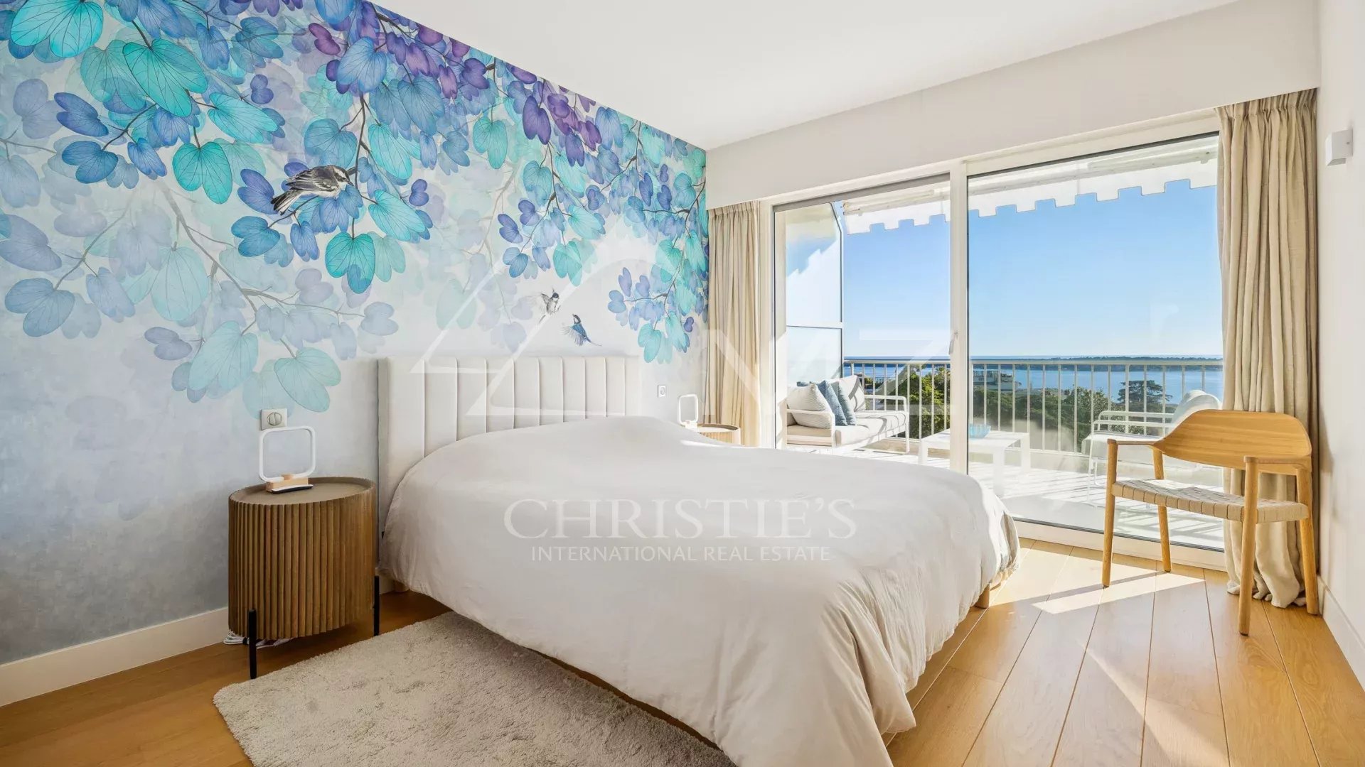 Hervorragende 4-Zimmer-Wohnung in einer prestigeträchtigen Residenz