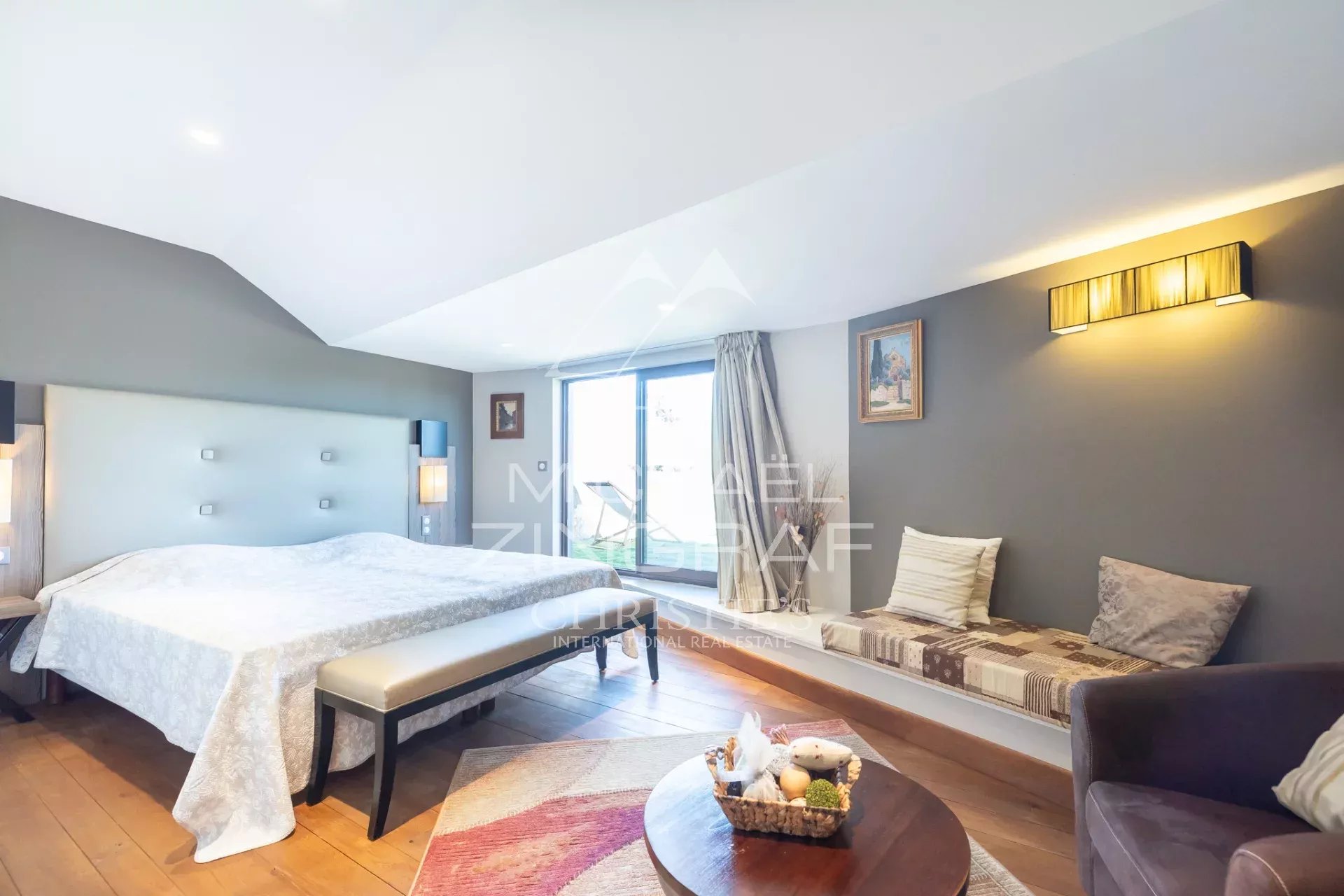 ENCHERES - MAISON DE VILLAGE D'EXCEPTION, PROCHE SAINT-REMY-DE-PROVENCE