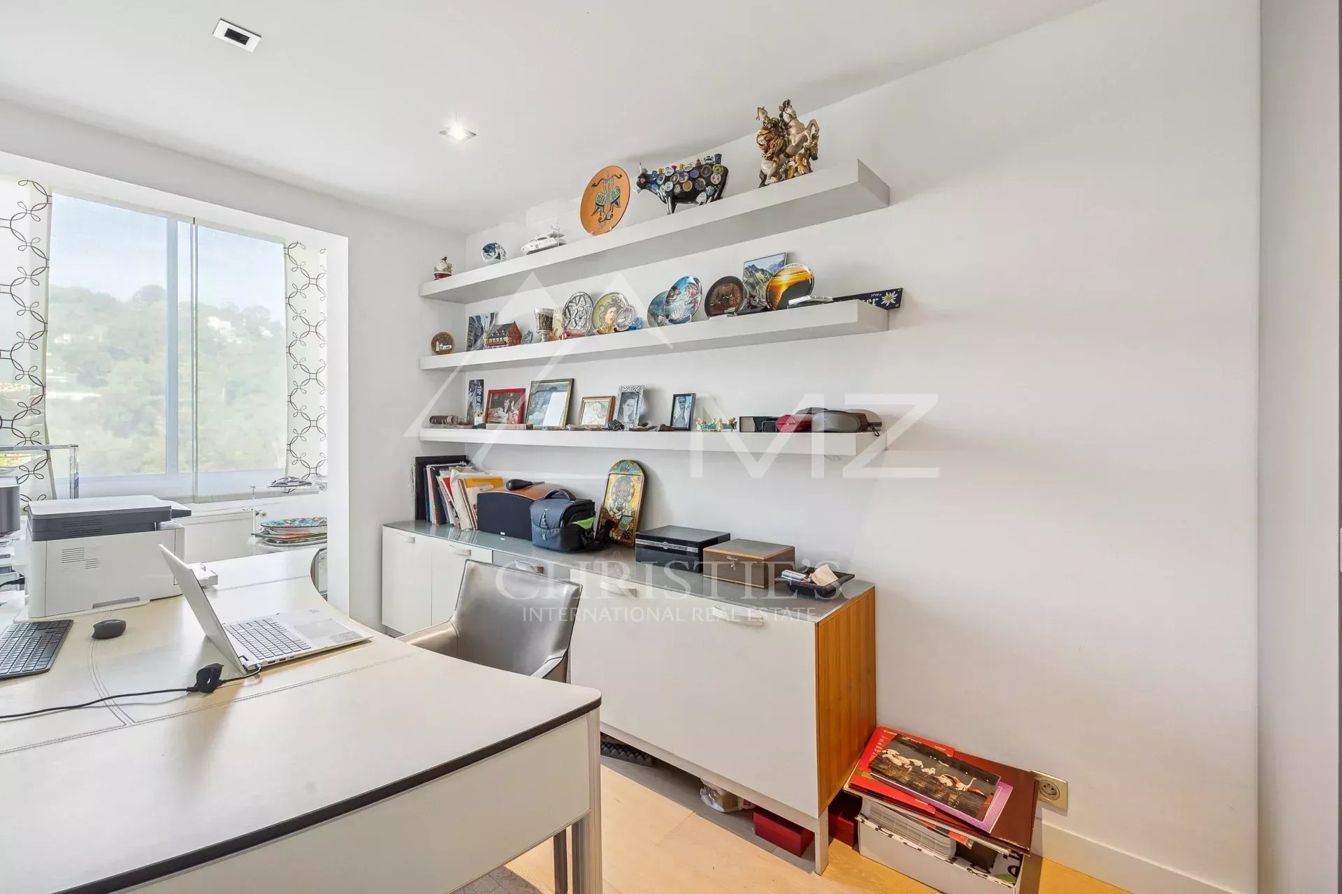 Superb duplex on the last floor