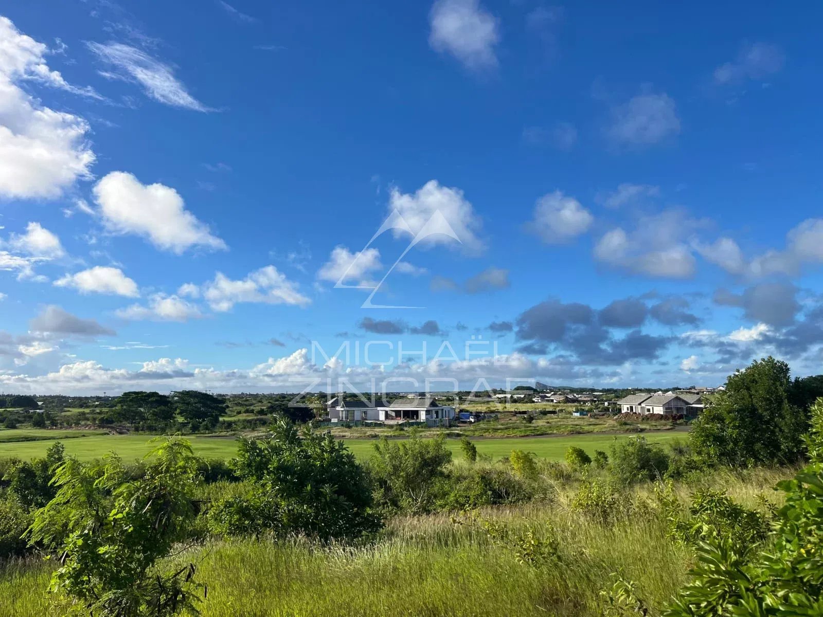 Opportunité rare – Villa contemporaine 3 suites au cœur du domaine de golf de Mont Choisy