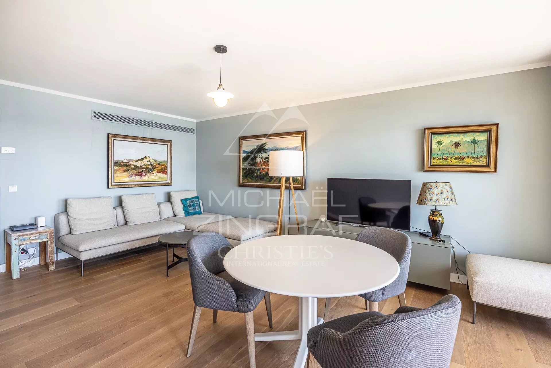 Cannes Croisette – 1-Bedroom Apartment with Panoramic Sea View