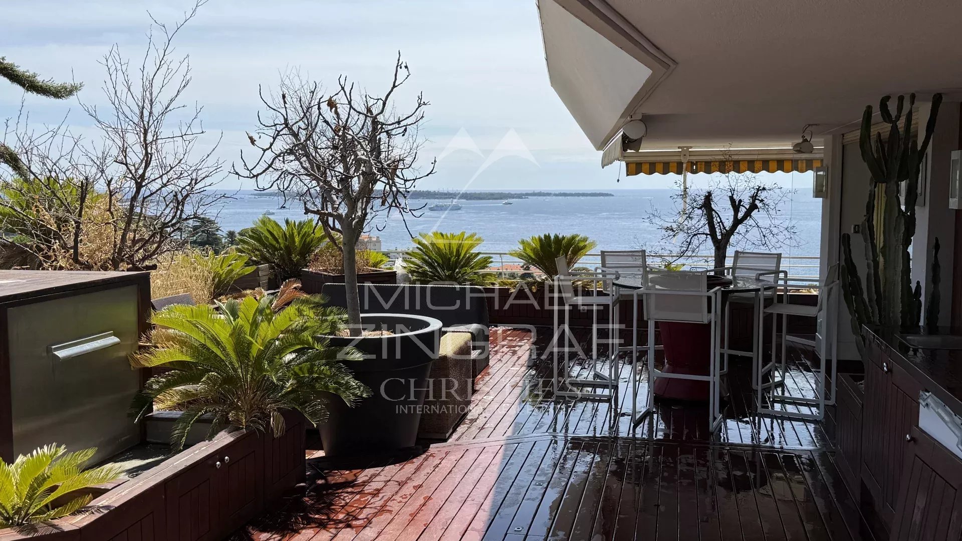 CANNES, CROIX DES GARDES – PANORAMABLICK AUF DAS MEER