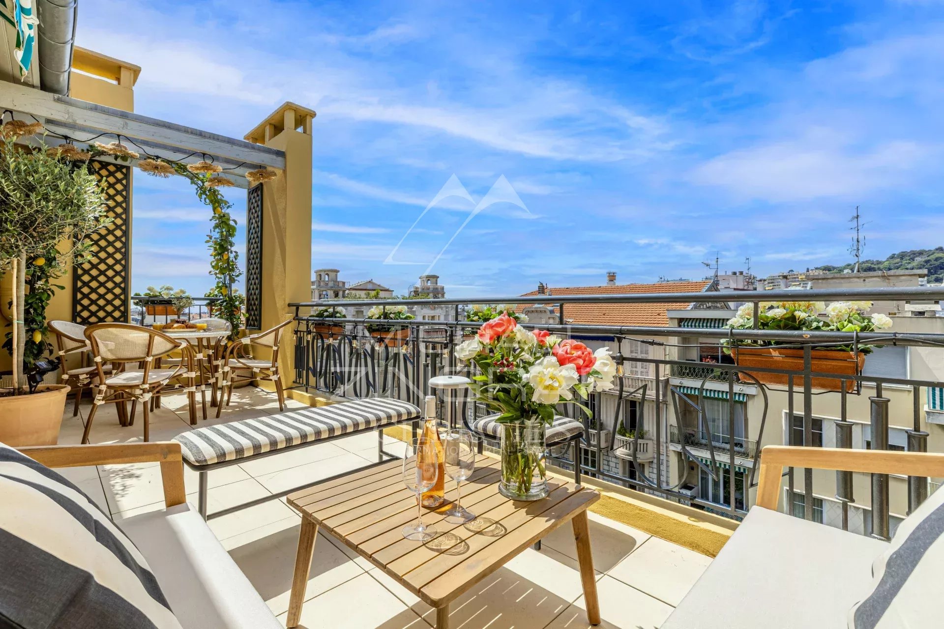 Exceptional Penthouse with Panoramic Terraces – Nice City Centre