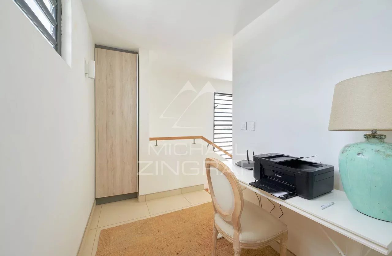 Villa avec piscine dans une résidence sécurisée à Péreybère