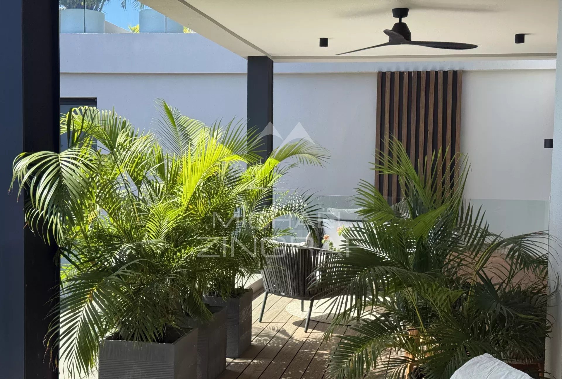 Luxury Penthouse with Sea Views – Pointe aux Canonniers