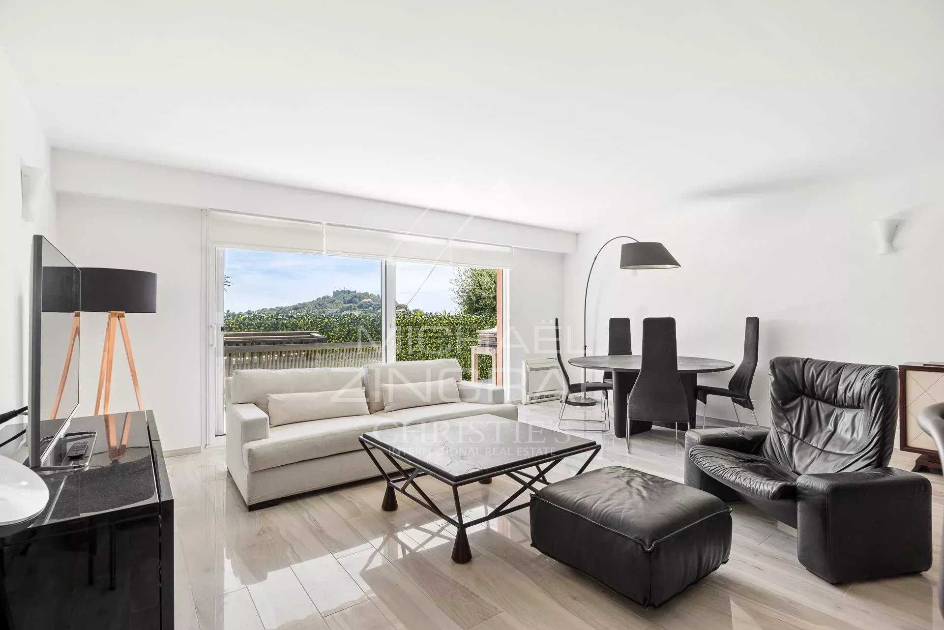 Stunning two-bedroom flat – with terrace, cellar and parking space