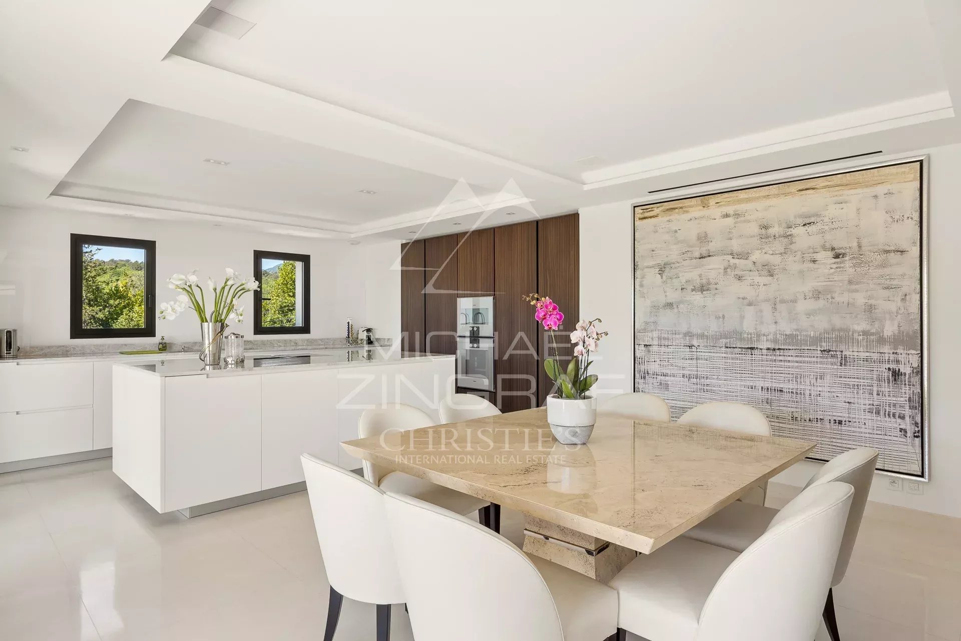 Close to Saint-Paul de Vence - Luxurious Villa within a closed domain