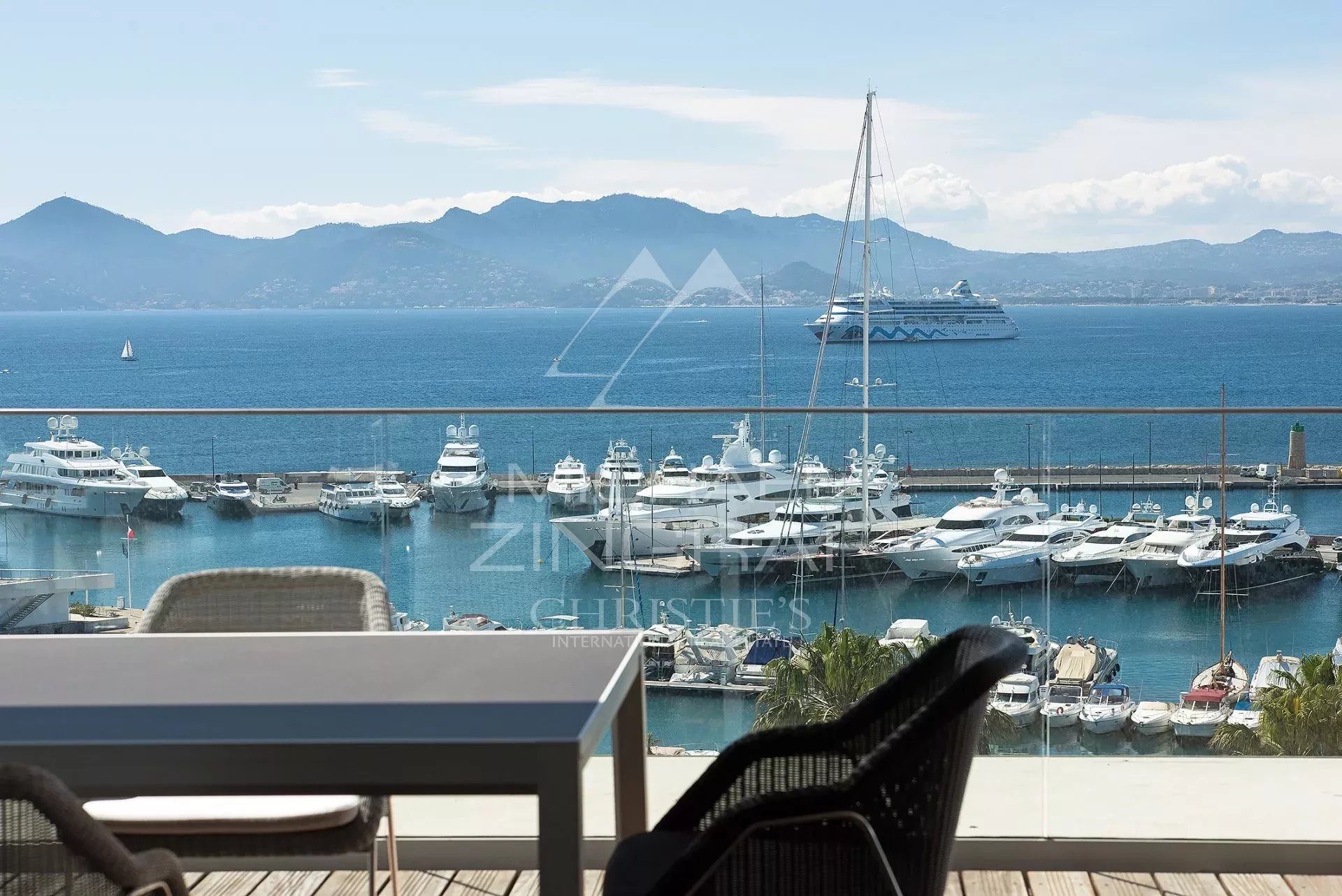 Cannes Croisette – Palm Beach – Exceptional penthouse with panoramic ocean views