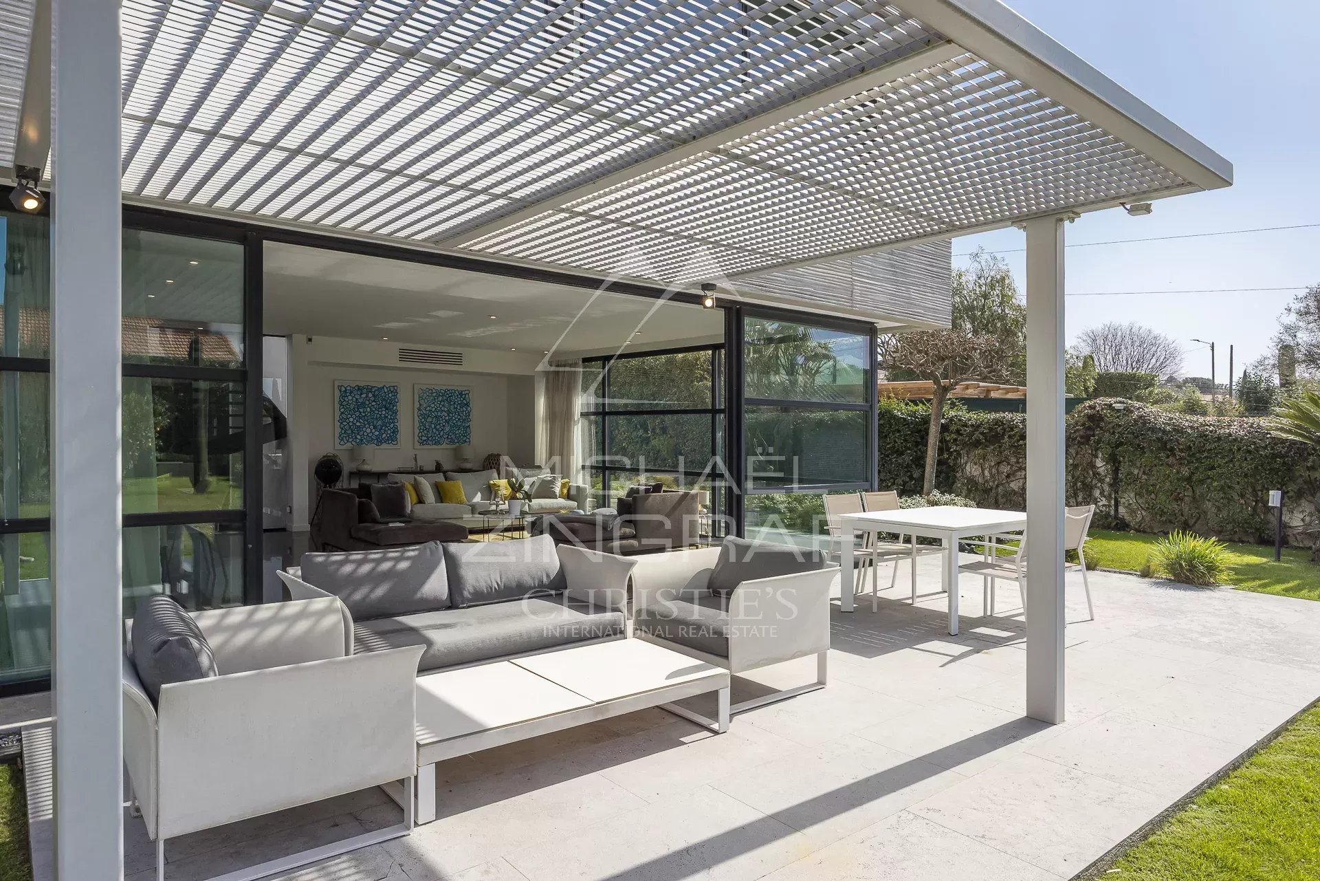 Exclusivité Cap d’Antibes - Versant Ouest - Villa contemporaine d’exception à proximité immédiate des plages