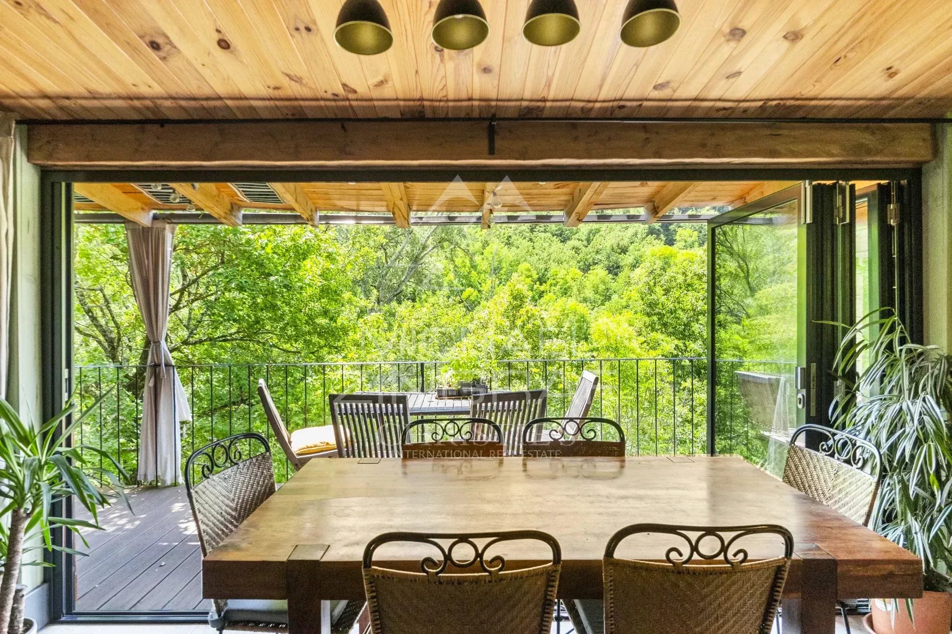 Propriété d’exception au cœur de la nature – Gréolières