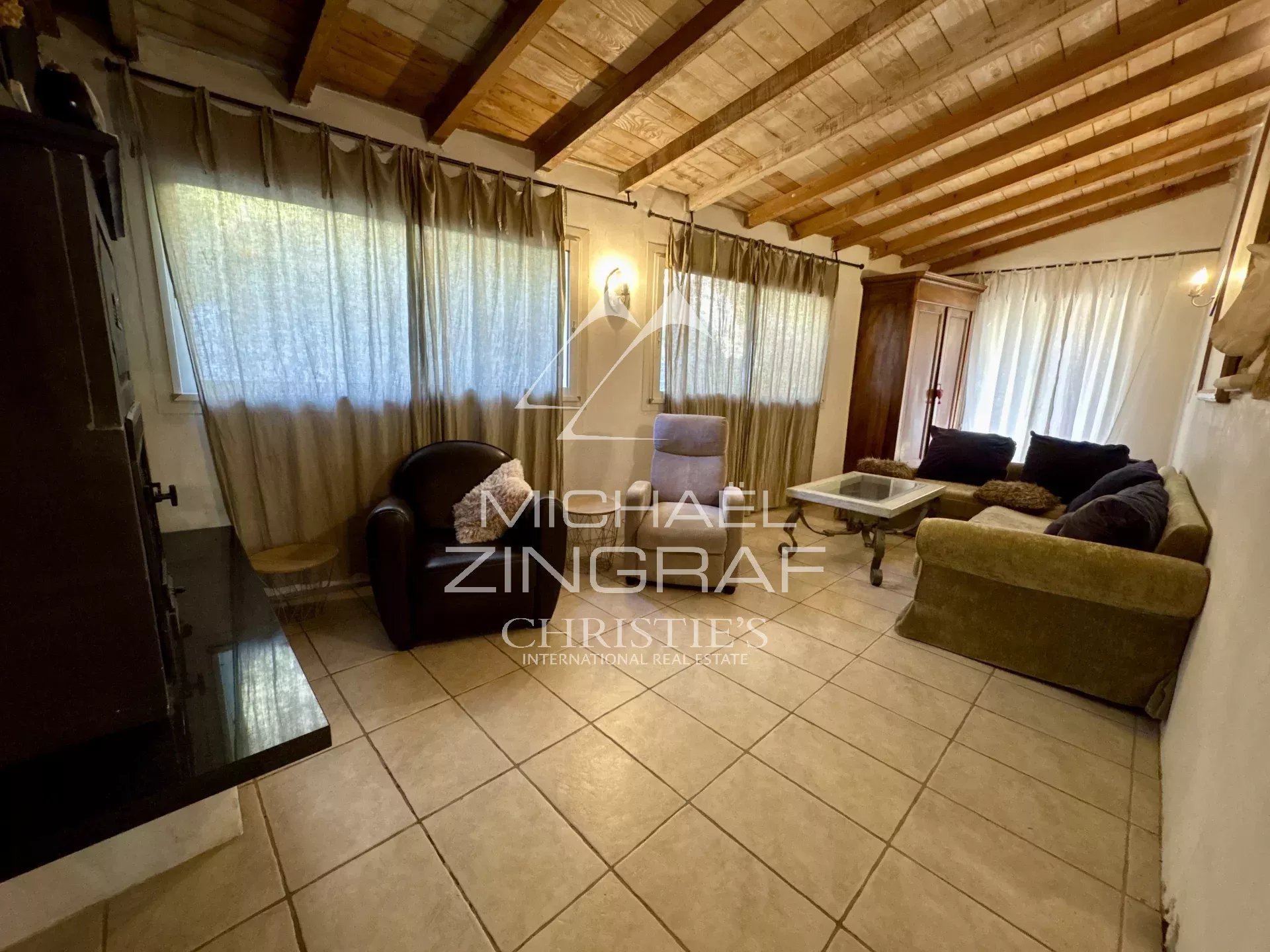 House with over 2 hectares of land