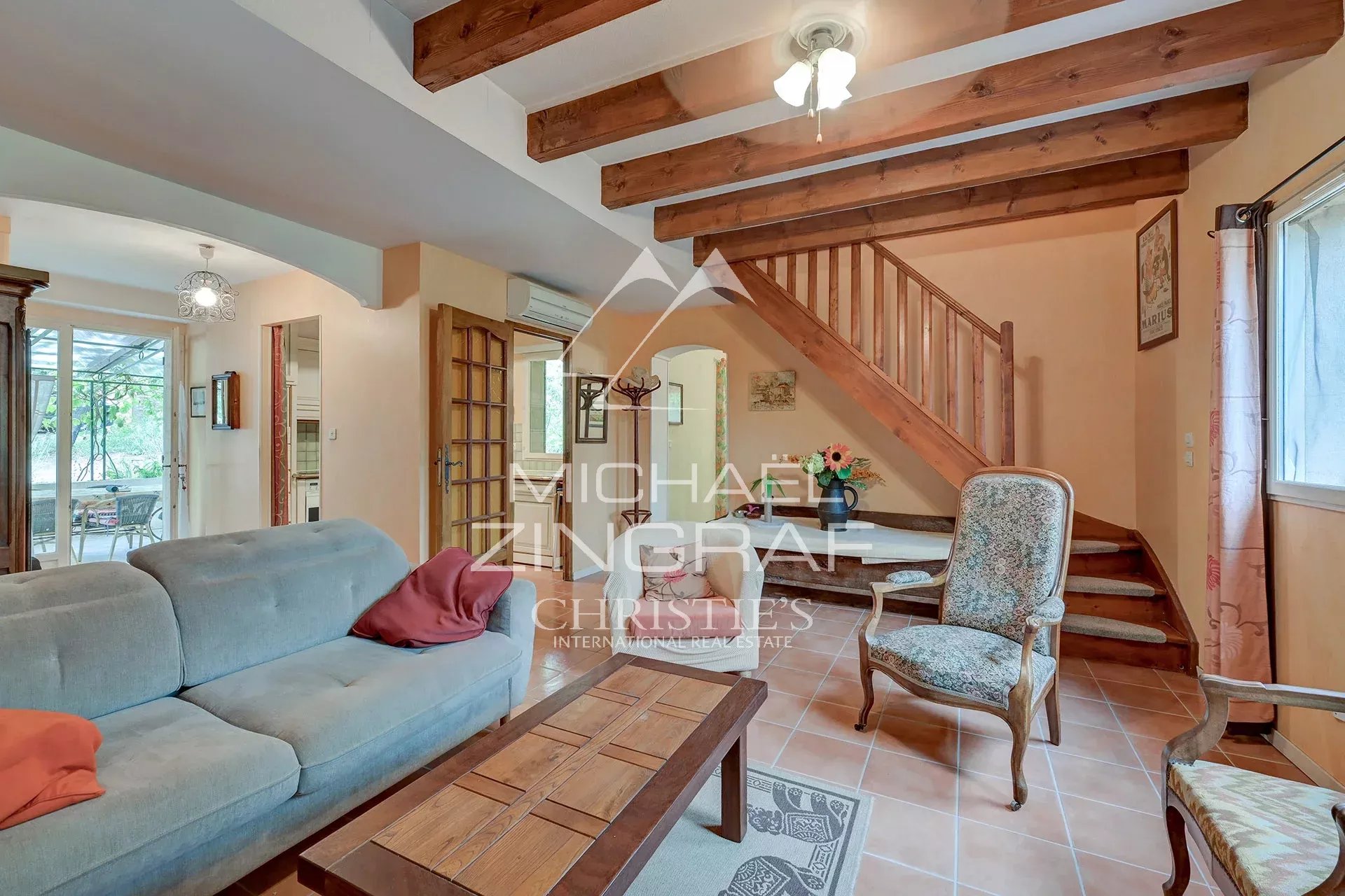 A 14 km d'Aix en Provence, maison familiale avec deux logements, oliveraie