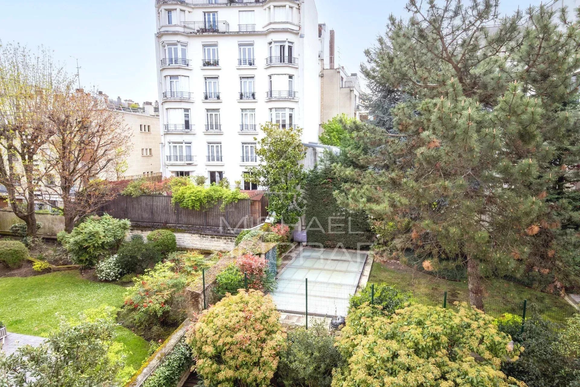 A VENDRE VIAGER SANS RENTE - 3 Chambres - Parfait état - Clair