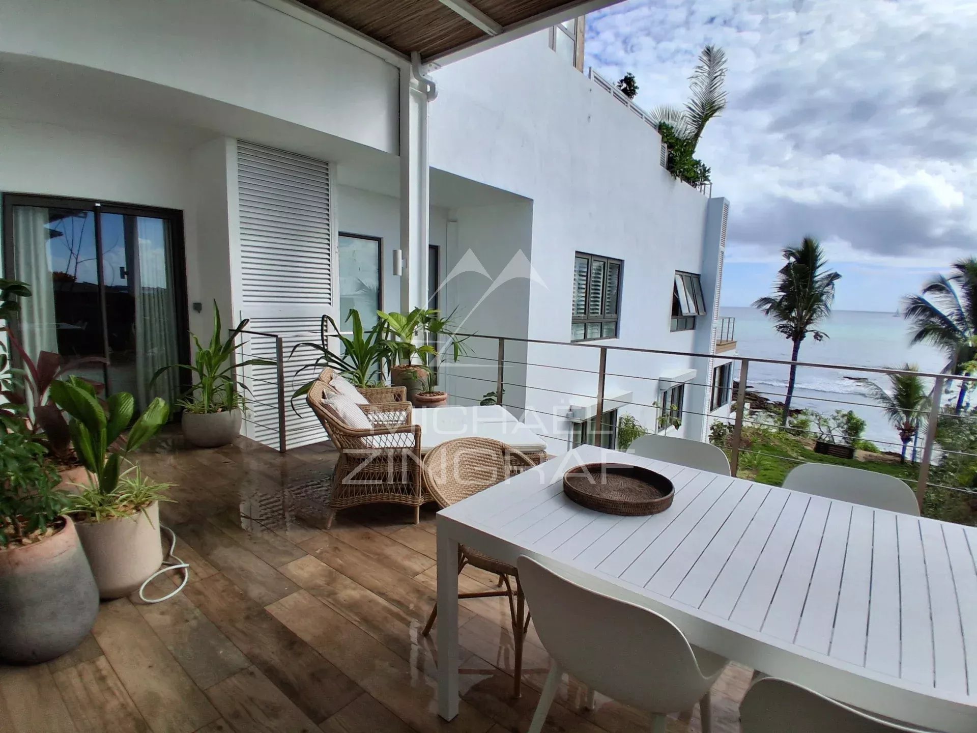 Außergewöhnliches Penthouse direkt am Wasser in Pointe aux Canonniers