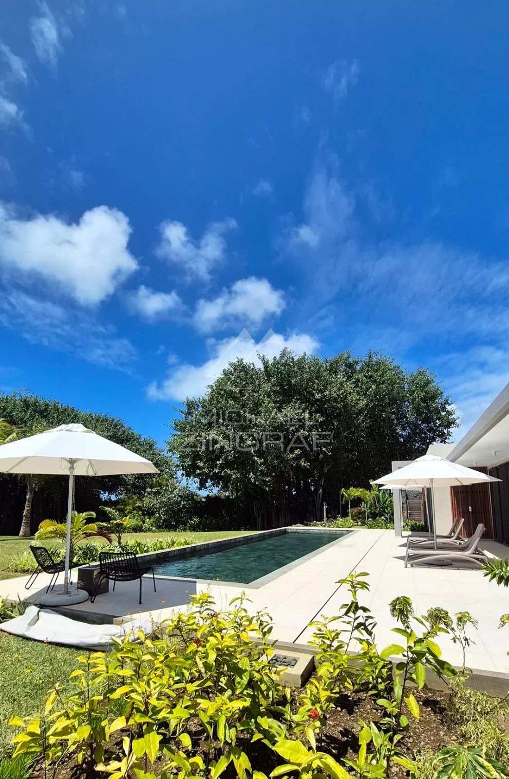 Moderne ebenerdige Villa mit Golfblick in ruhiger Lage