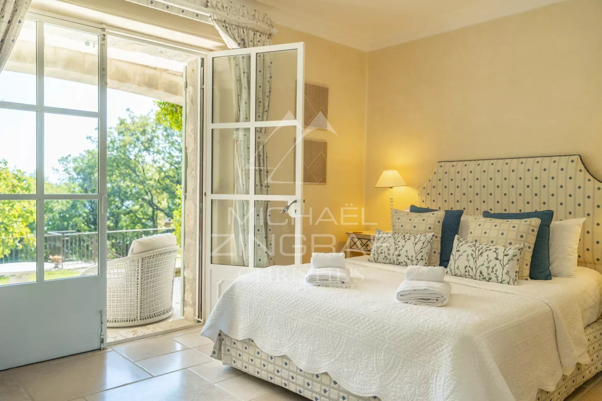 Gordes – Wunderschönes Steinhaus mit Aussicht und Pool, nur wenige Schritte vom Dorfzentrum entfernt