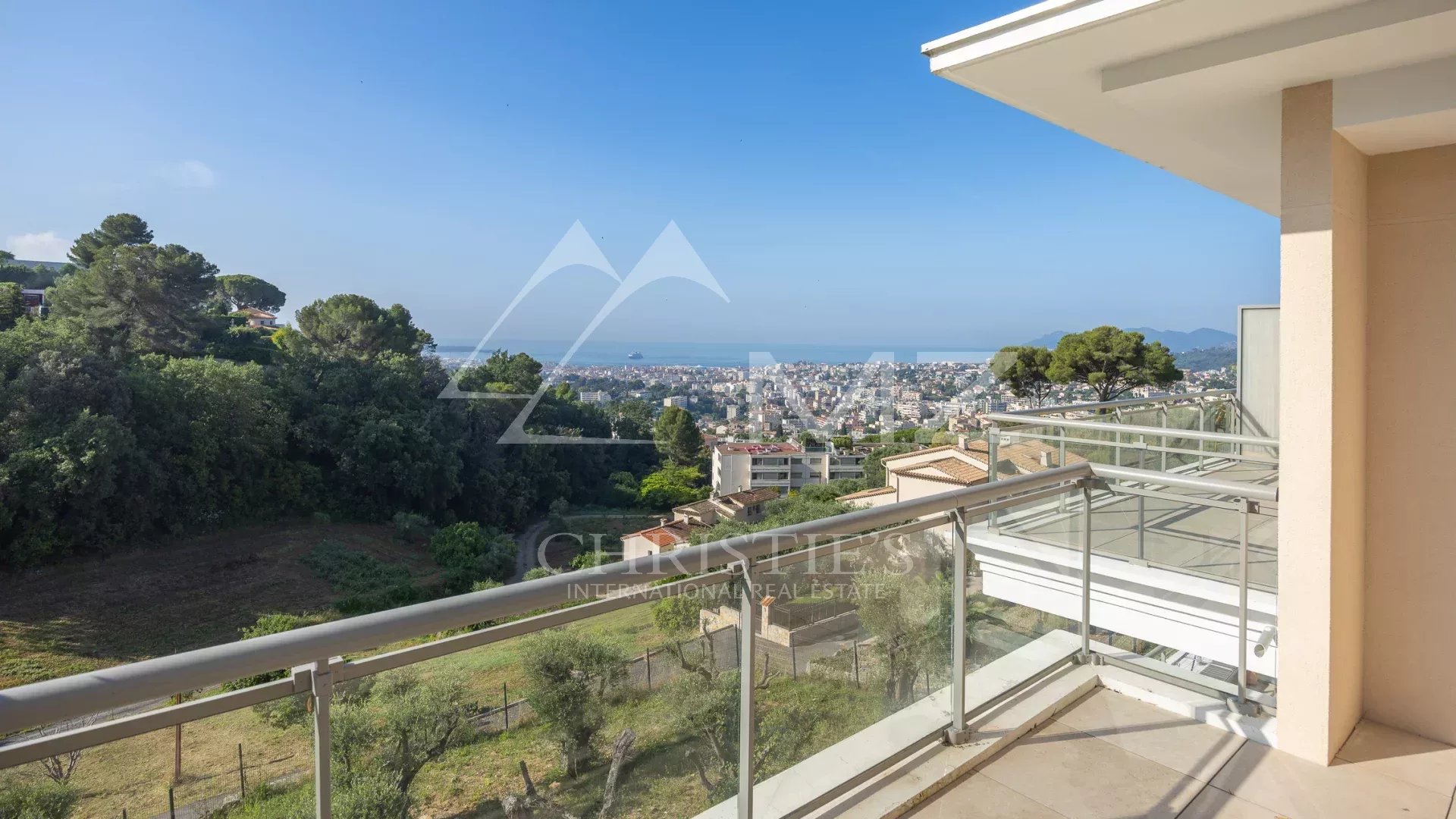 À vendre : Le Cannet collines, exceptionnel 4 pièces en dernier étage