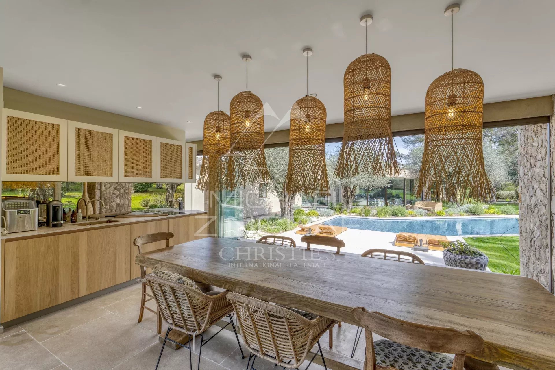 In der Nähe von Cannes – Hervorragende Villa mit Charme und moderner Ausstattung – 5/6 Schlafzimmer