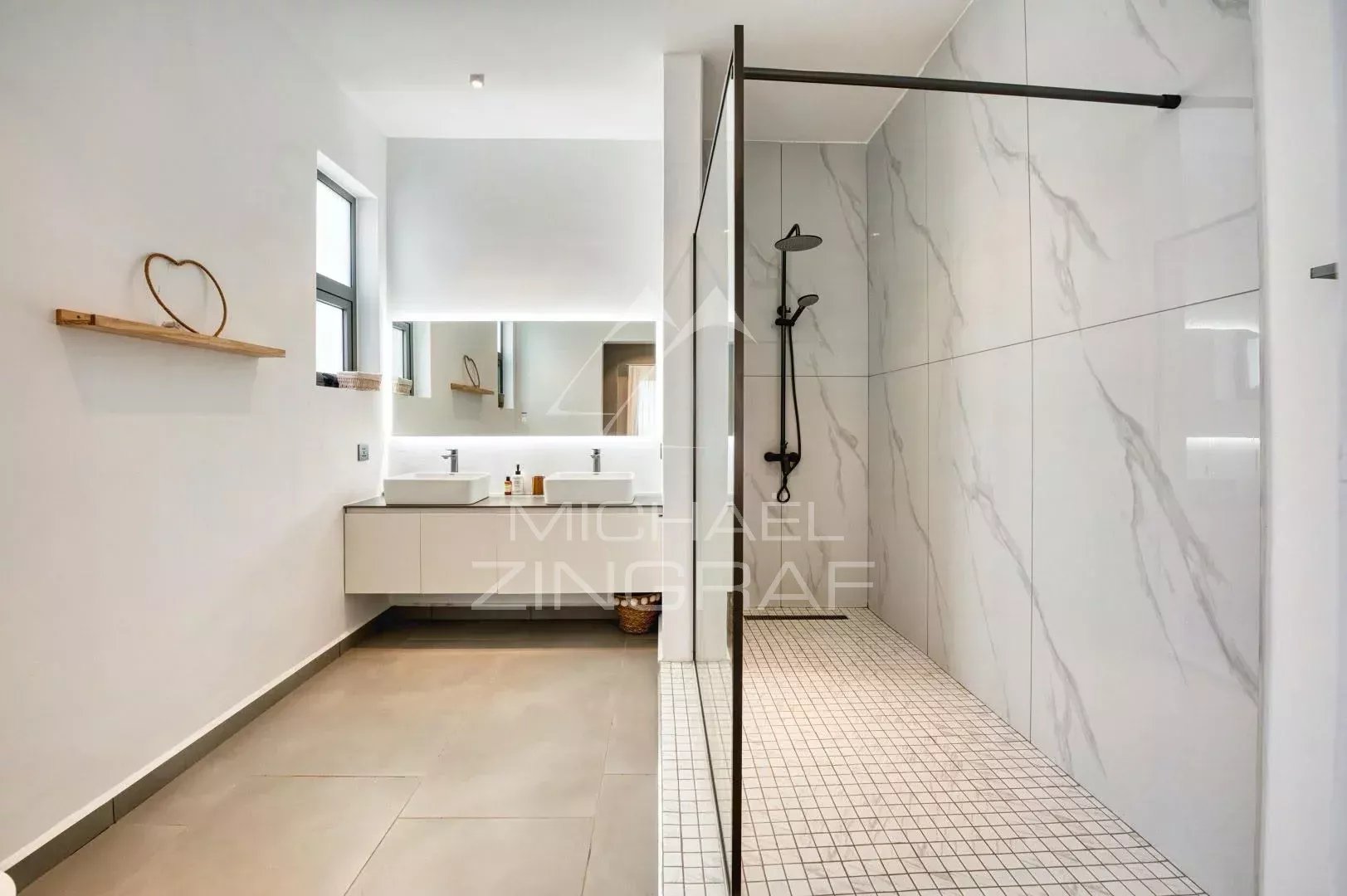 Appartement Neuf de 3 Chambres Entièrement Meublé à Pereybere