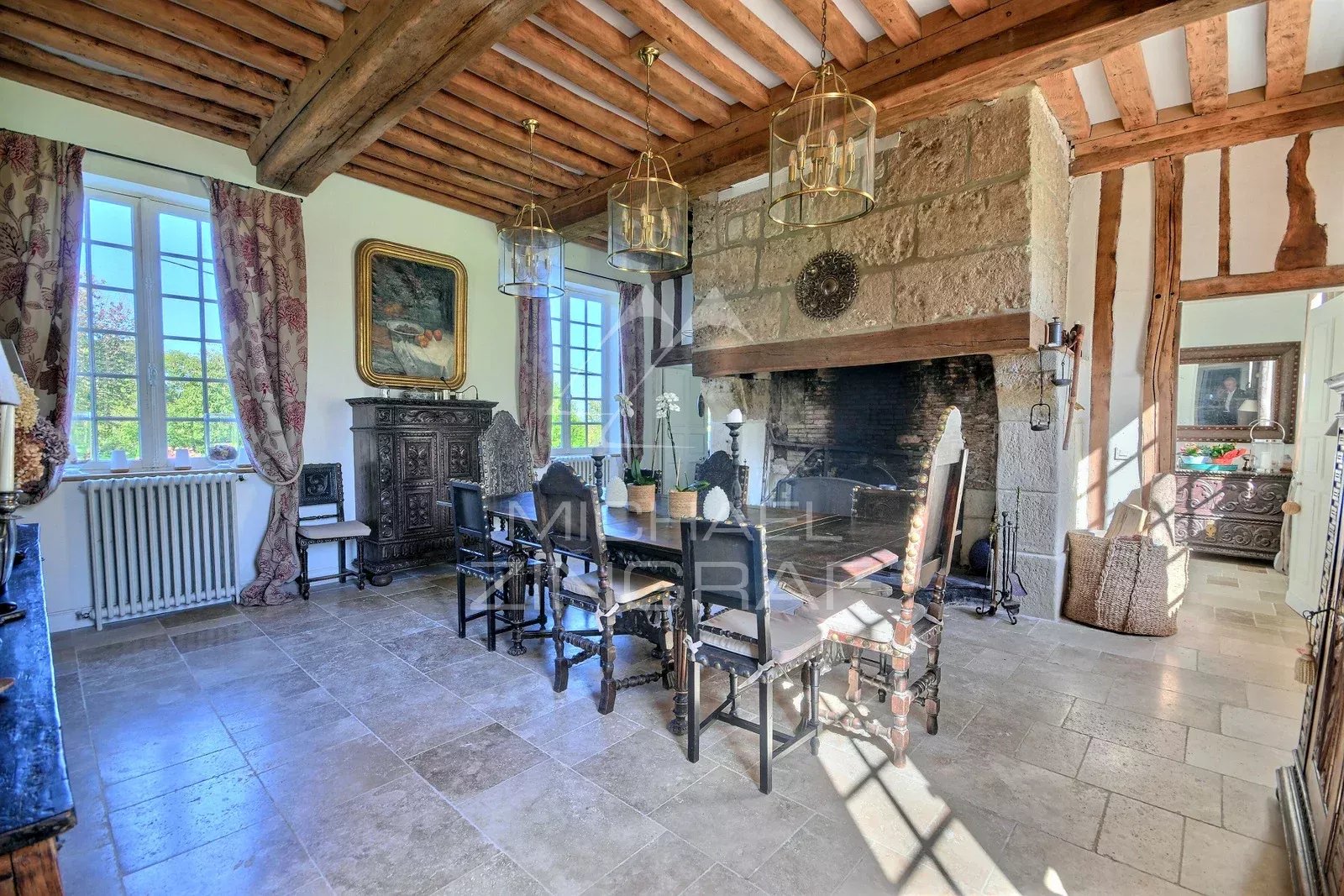 Manoir et dépendances a proximité de la mer