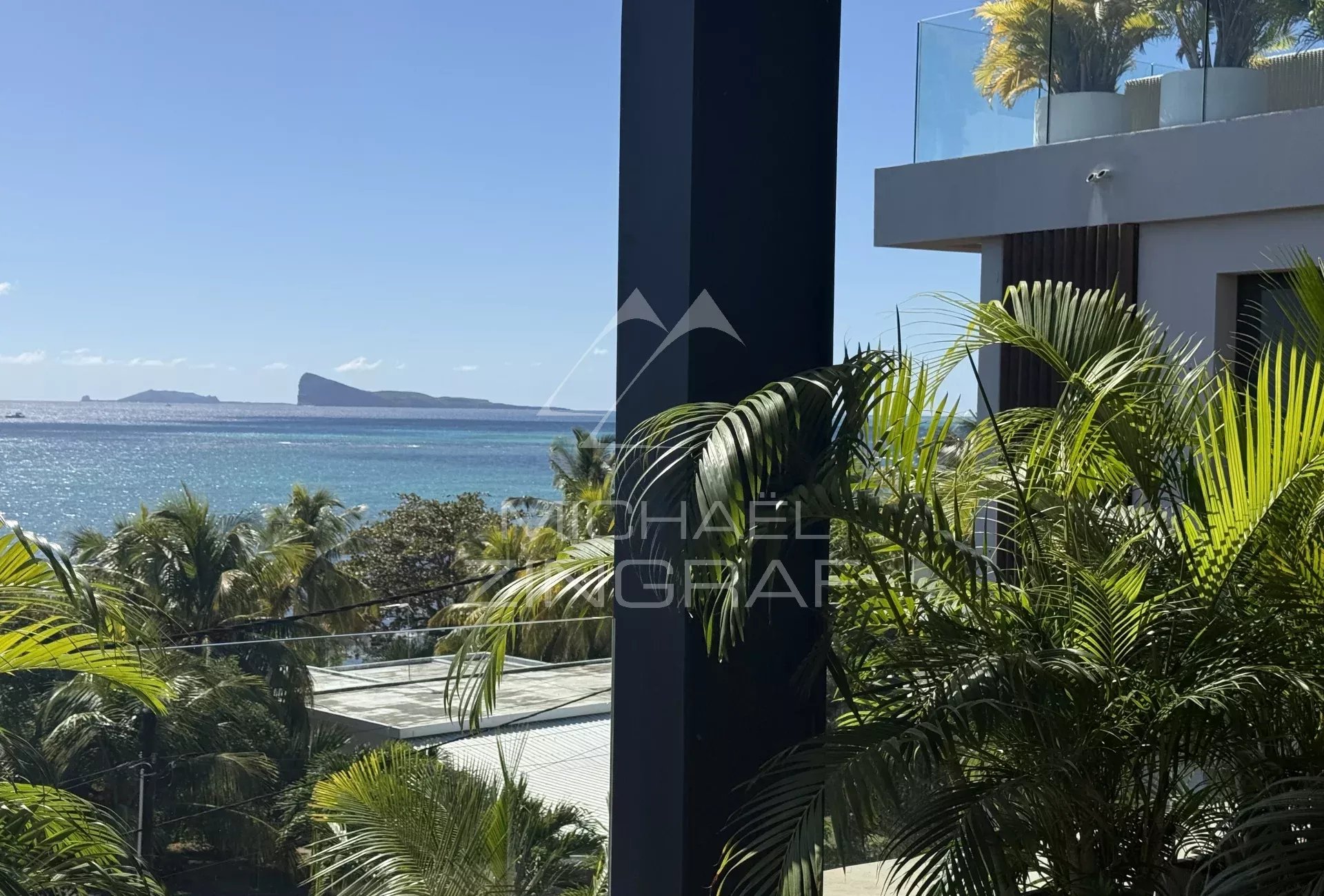 Luxury Penthouse with Sea Views – Pointe aux Canonniers