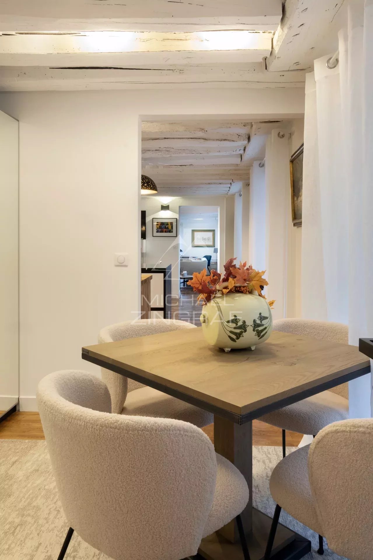 A vendre - Quai Voltaire - 2 suites - Parfait état - Vue Scène