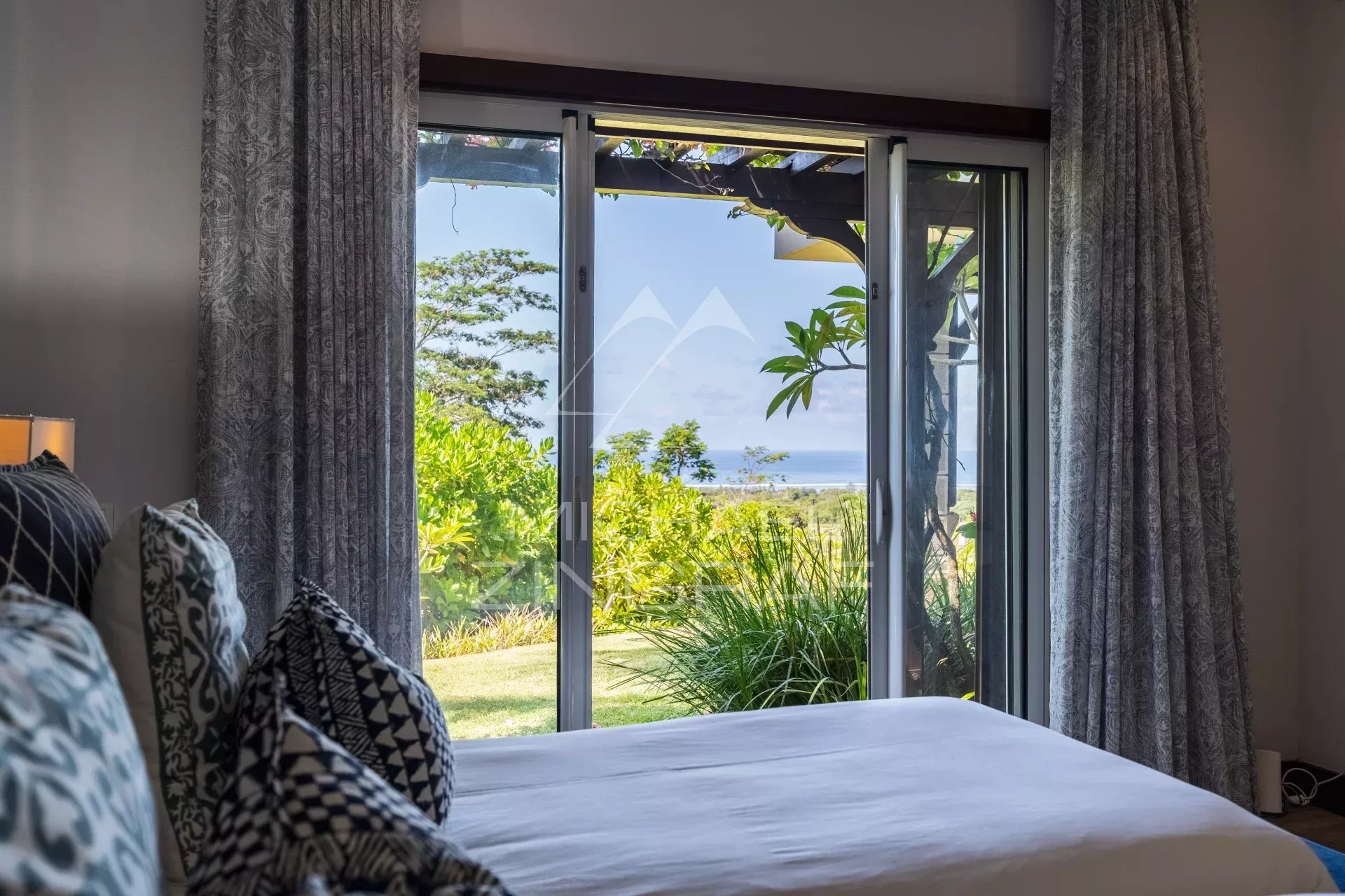 Villa d’exception avec vue panoramique sur l’océan à Valriche