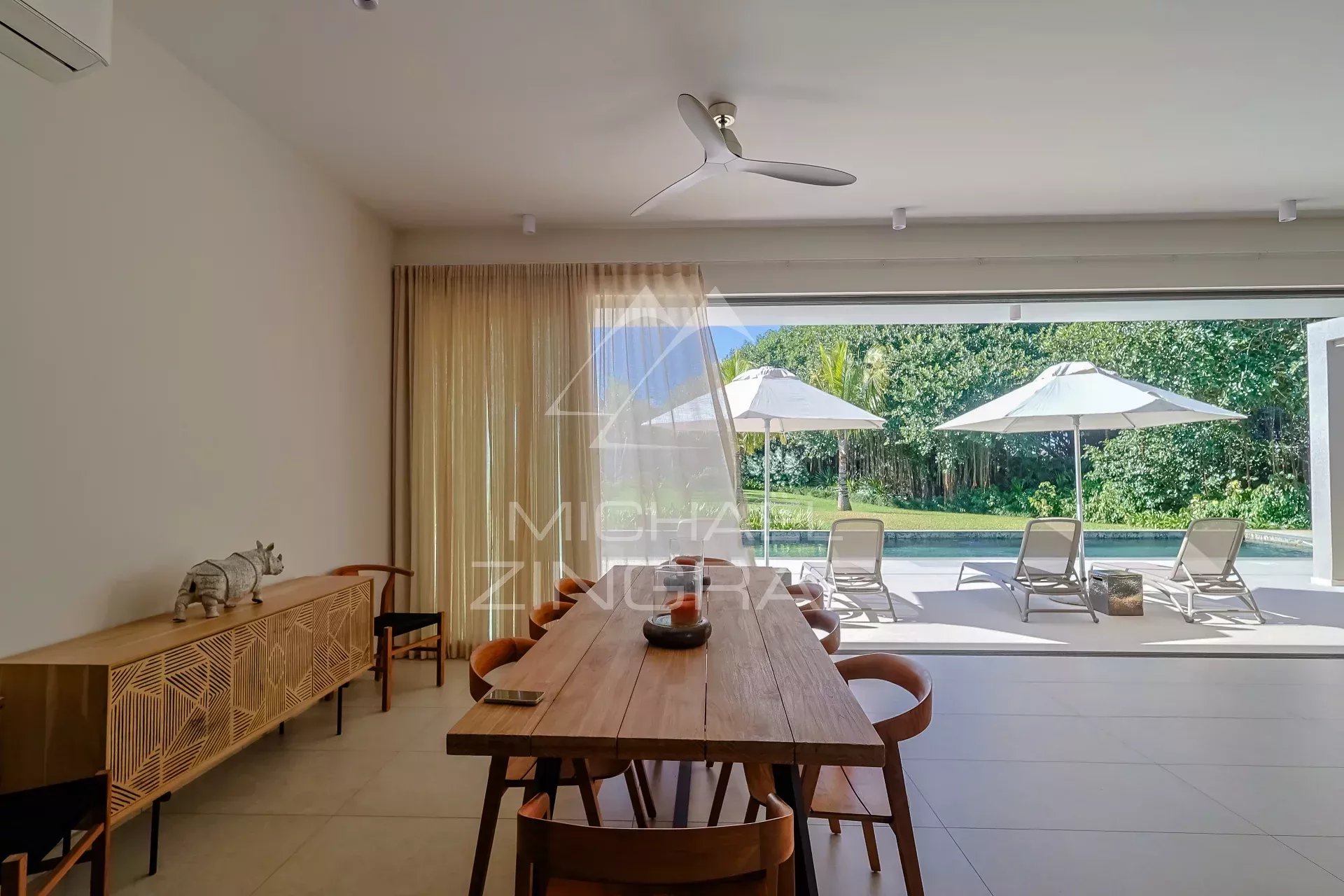 Moderne ebenerdige Villa mit Golfblick in ruhiger Lage