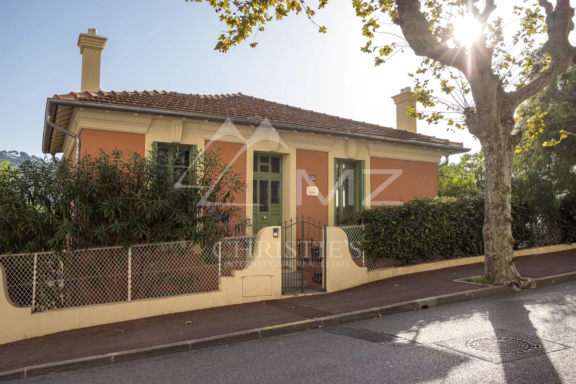 Nahe Cannes - Le Cannet Rathaus - Stadthaus
