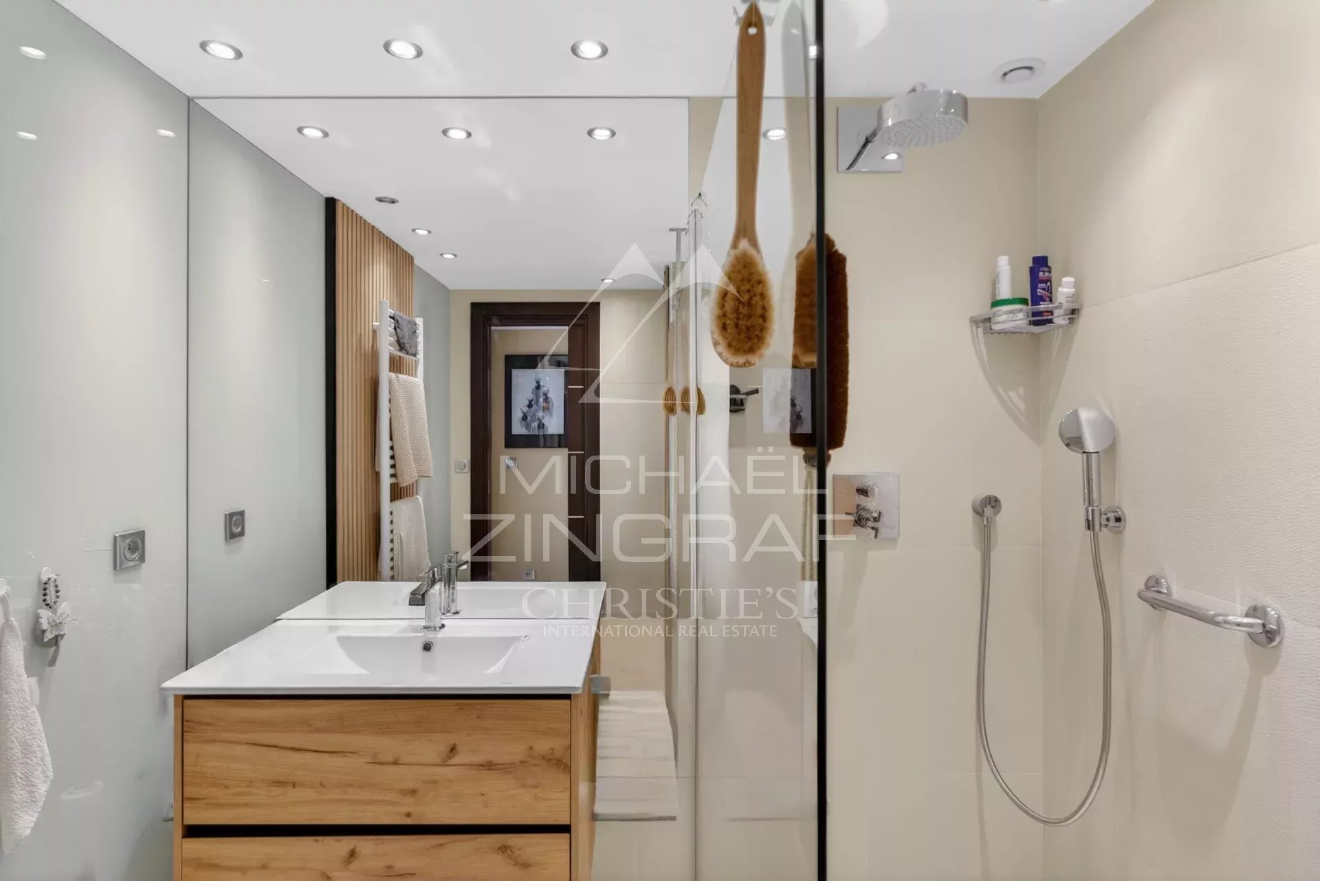 Cannes – Pied-à-terre d'exception face à la mer, résidence de standing avec accès direct et piscine