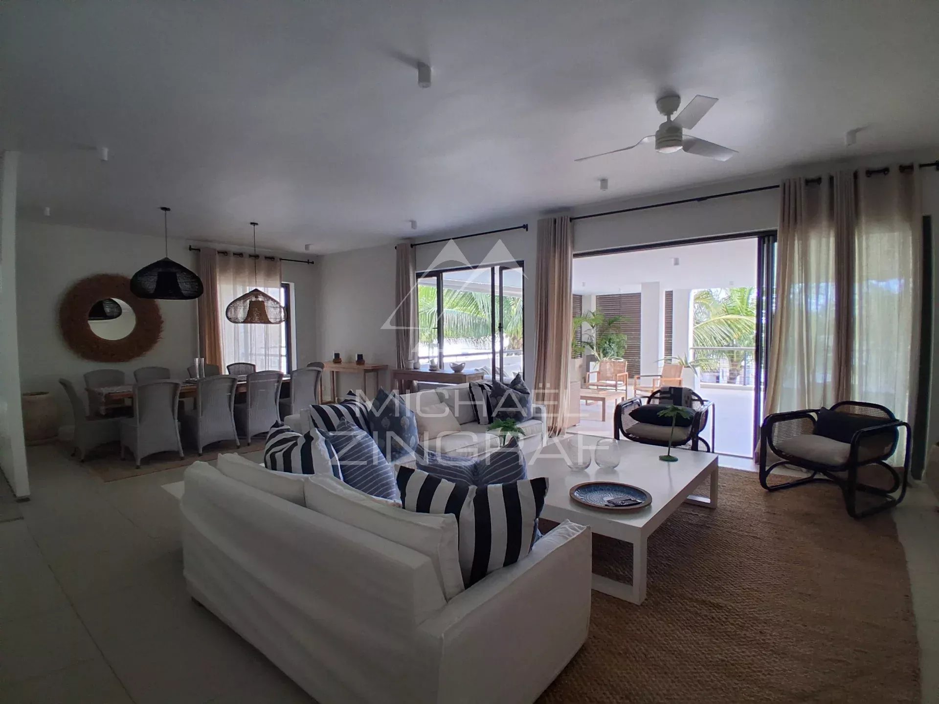 Penthouse d'Exception avec Rooftop Privatif, Piscine et Accès à une Plage Privée