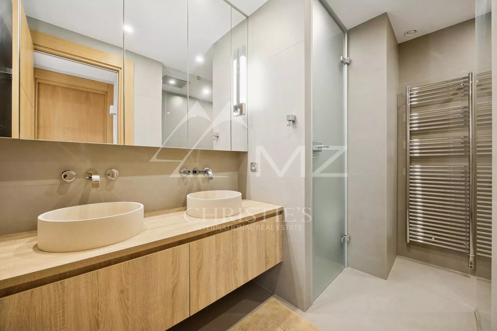 Hervorragende 4-Zimmer-Wohnung in einer prestigeträchtigen Residenz