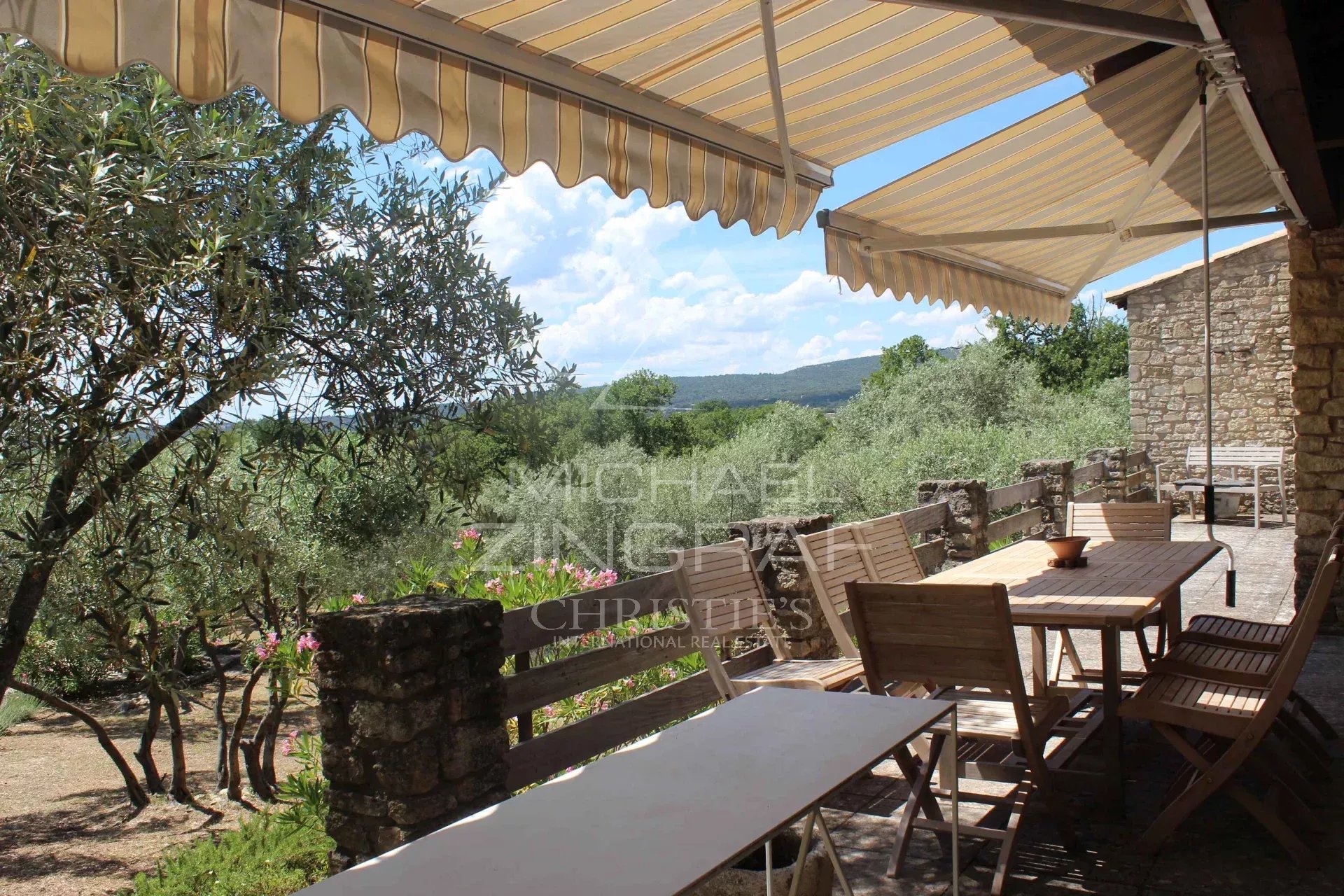 Gordes - Beautiful vacation home overlooking the Luberon