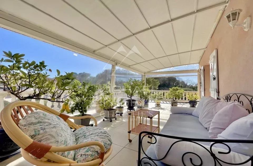 Superbe Villa Néoprovençale dans Domaine Privé – Le Castellet