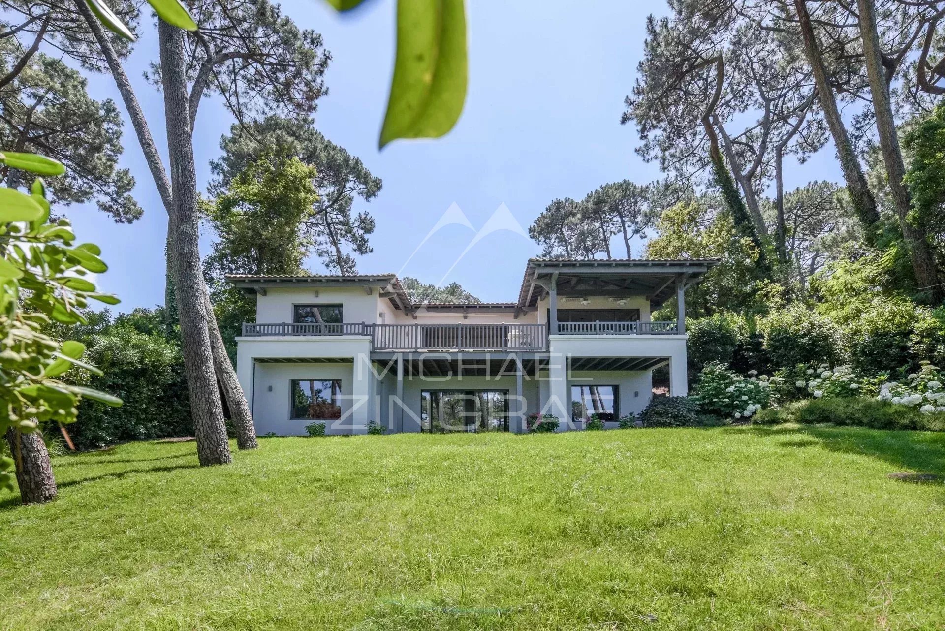 VILLA DAS OBSERVATORIUM MIT MEERBLICK PYLA AUF DEM MEER