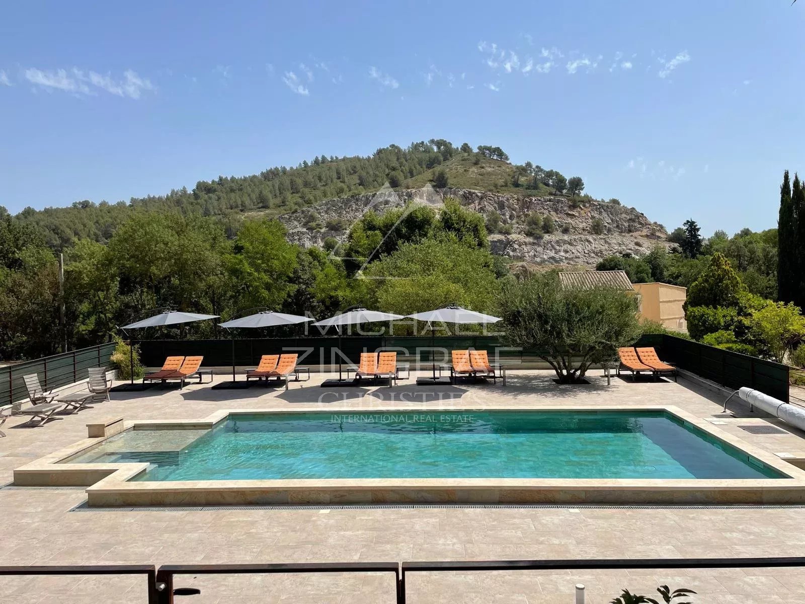 Proche Aix-en-Provence, Élégante propriété avec piscine