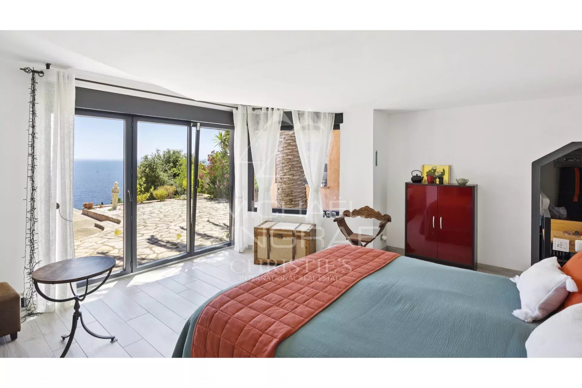 PROPRIÉTÉ RÉNOVÉE AVEC VUE MER IMPRENABLE