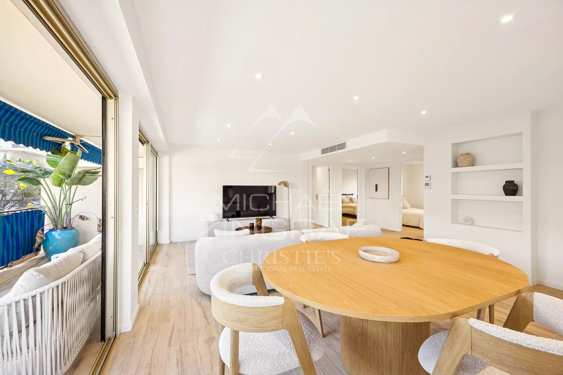 Cannes Palm Beach – Renovierte 4-Zimmer-Wohnung mit Terrassen