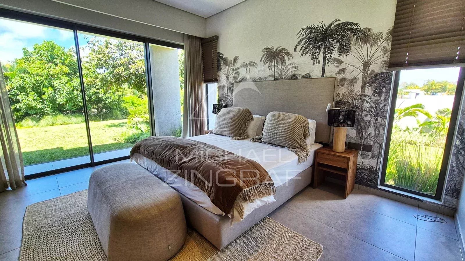 Moderne ebenerdige Villa mit Golfblick in ruhiger Lage