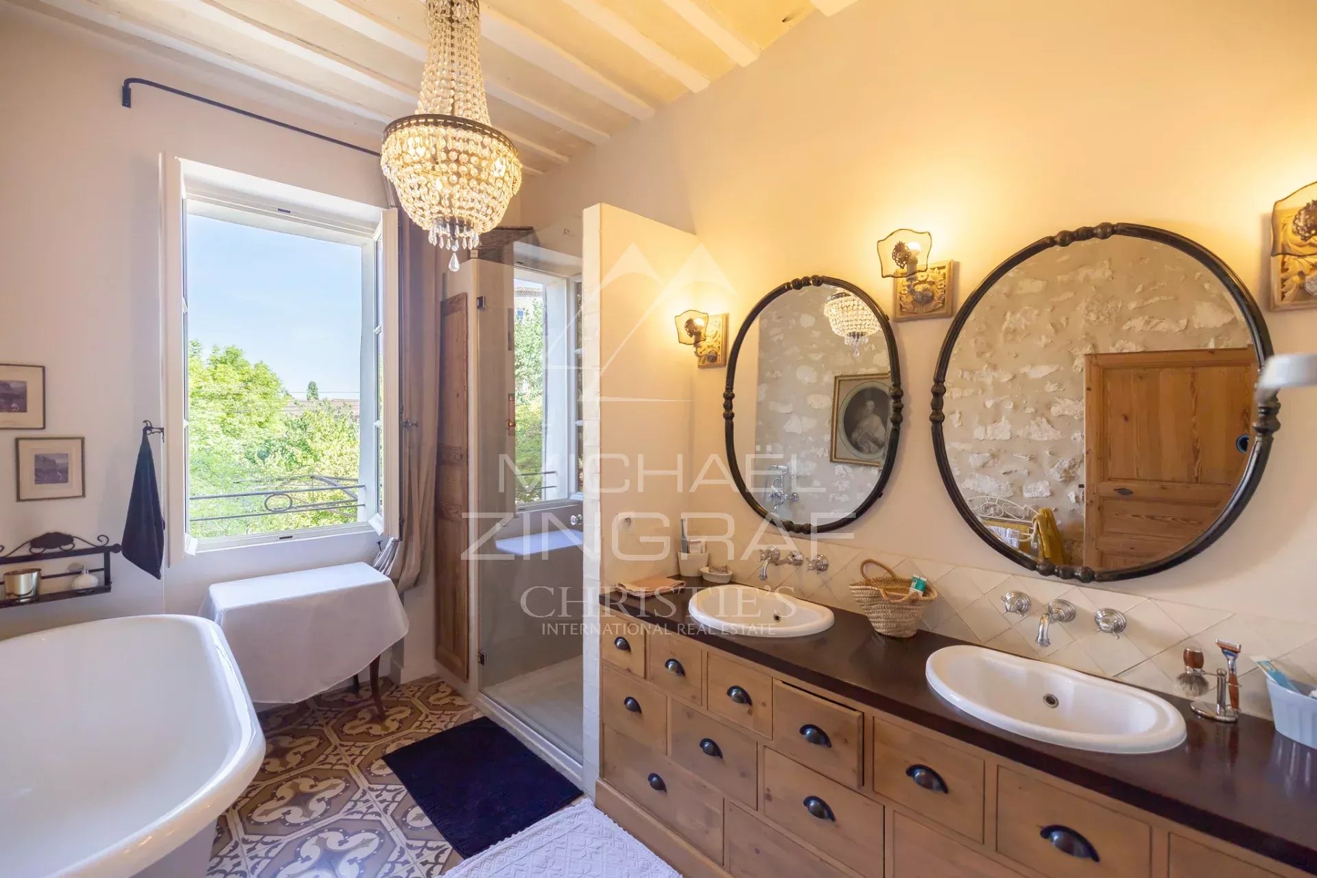 Exclusivité - Proche de l'Isle-sur-la-Sorgue - Magnifique maison de maître rénovée avec piscine