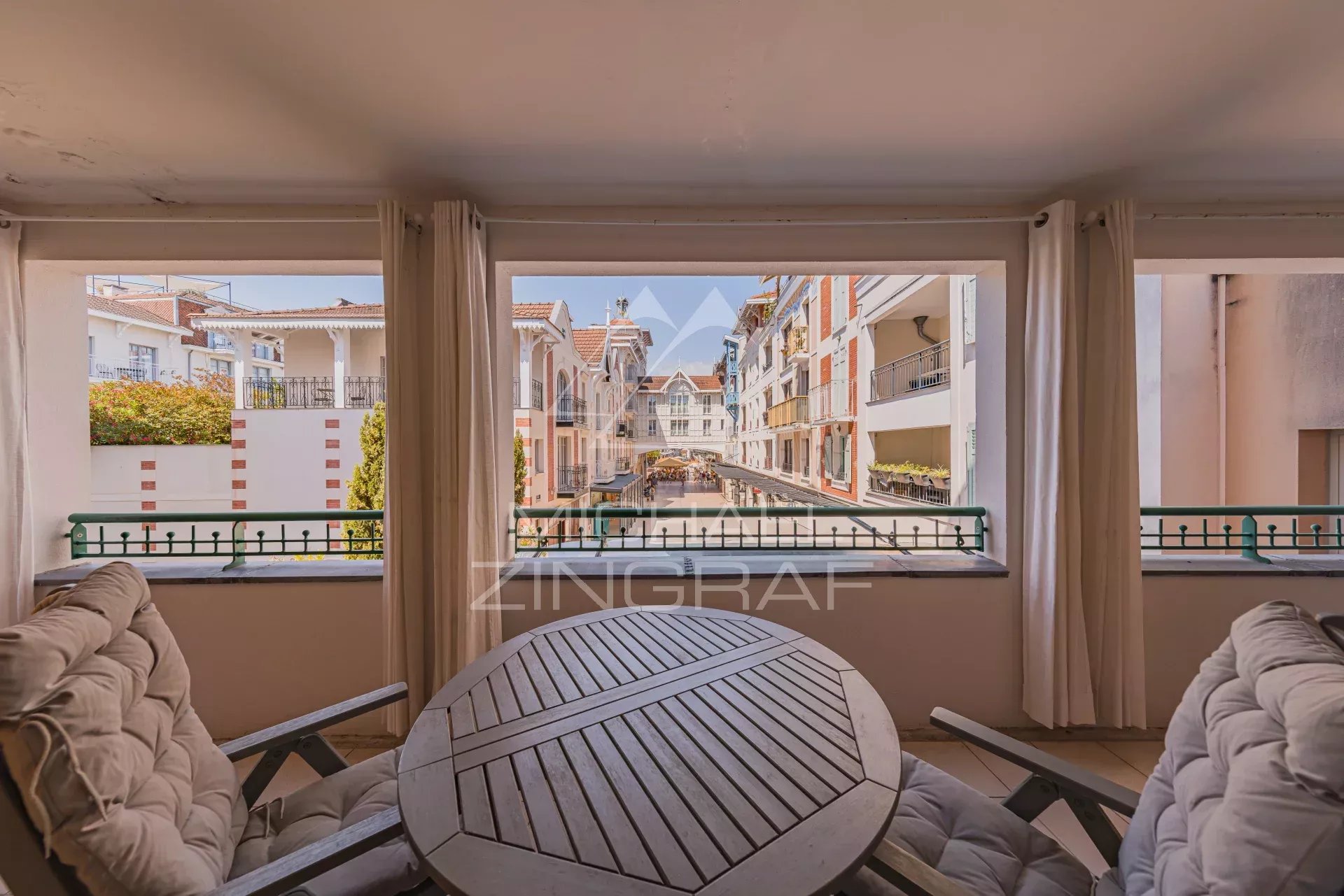 Arcachon Zentrum — Großzügige Wohnung in der Nähe von Markt und Strand