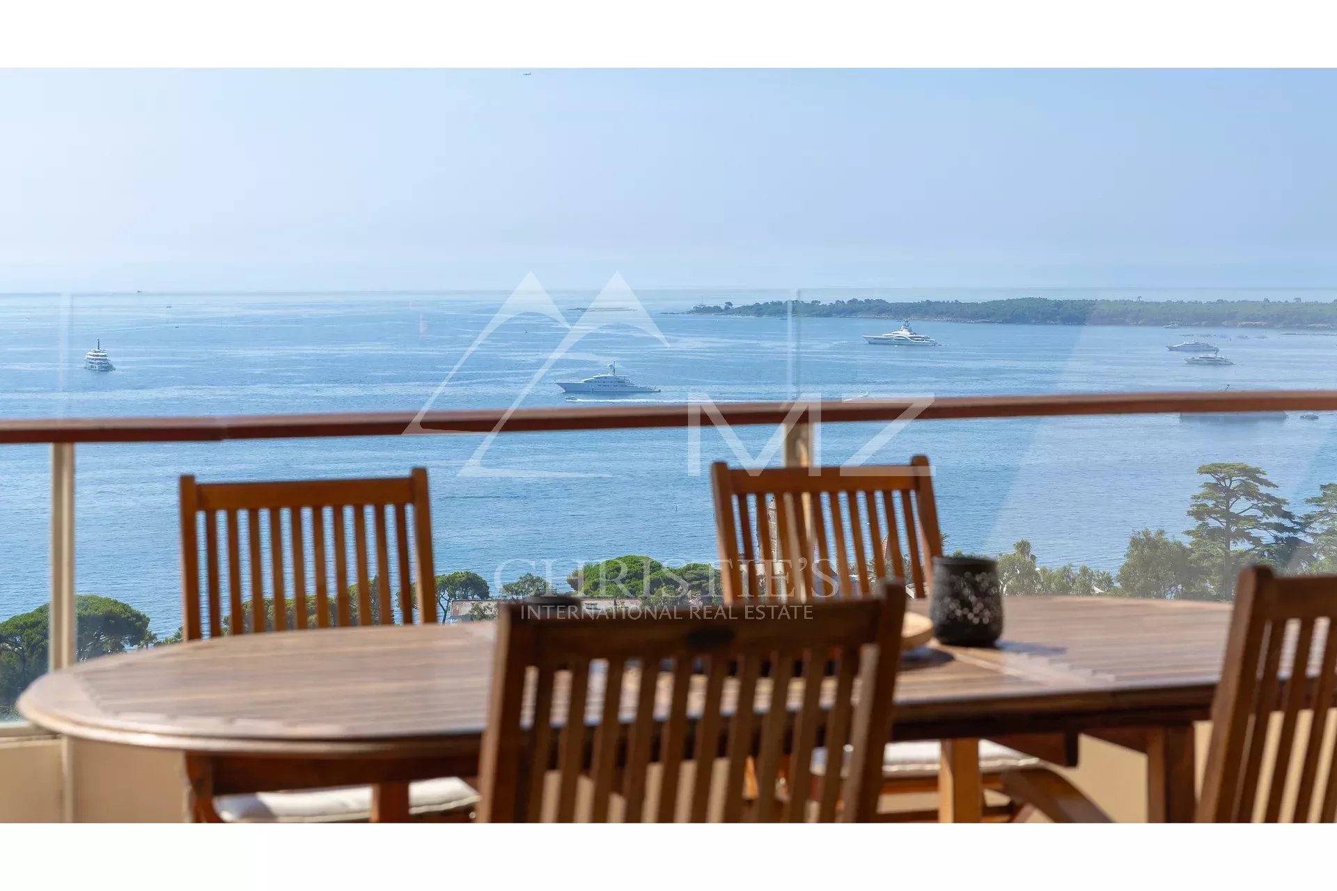 Hervorragende Eckwohnung mit atemberaubendem Meerblick