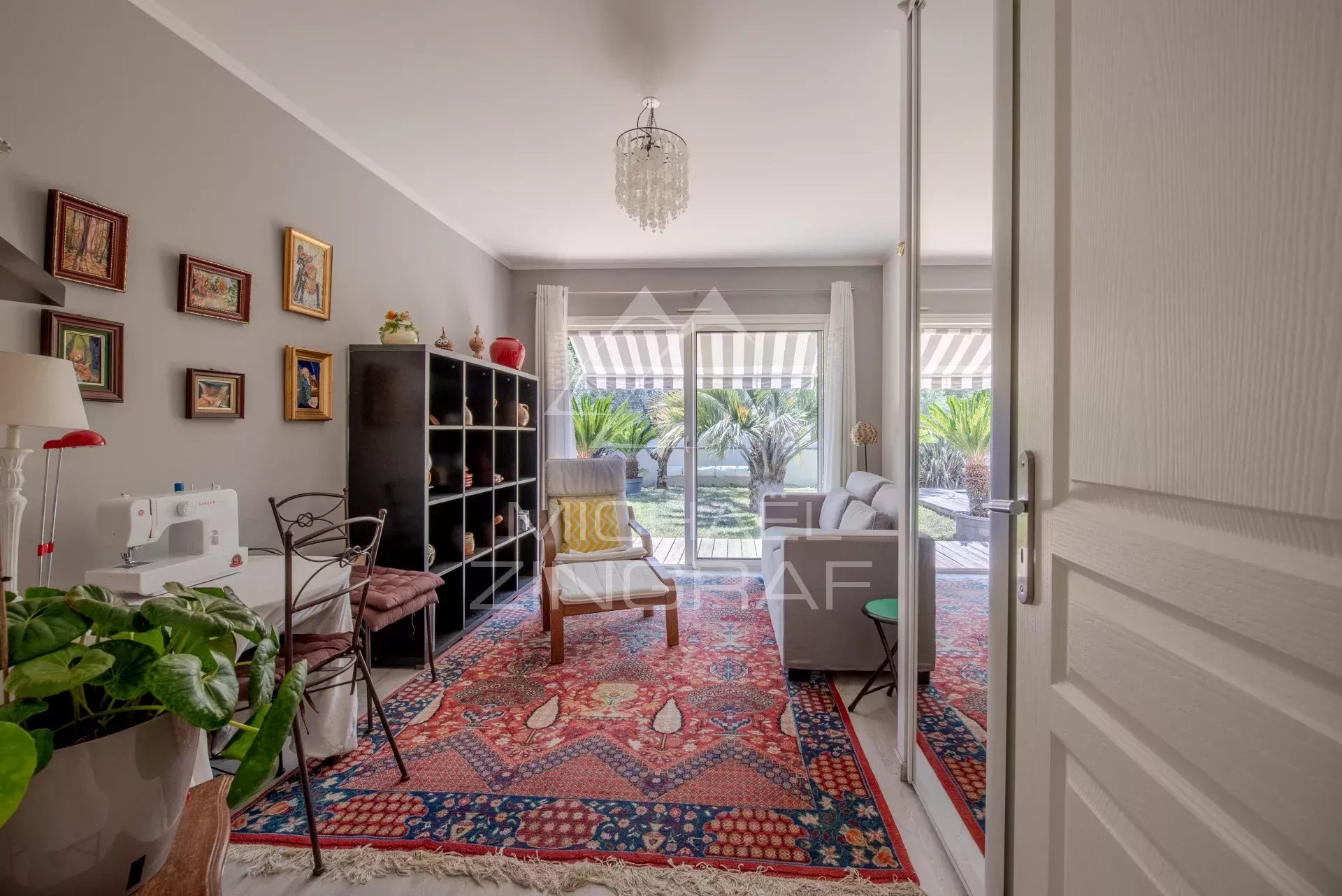 Maison contemporaine rénovée et de plain-pied, La Hume