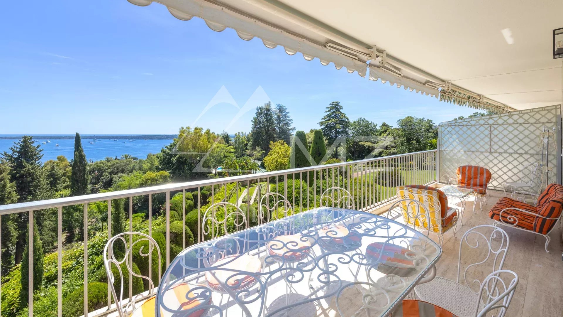 Apartment with Great Potential in the Prized California District