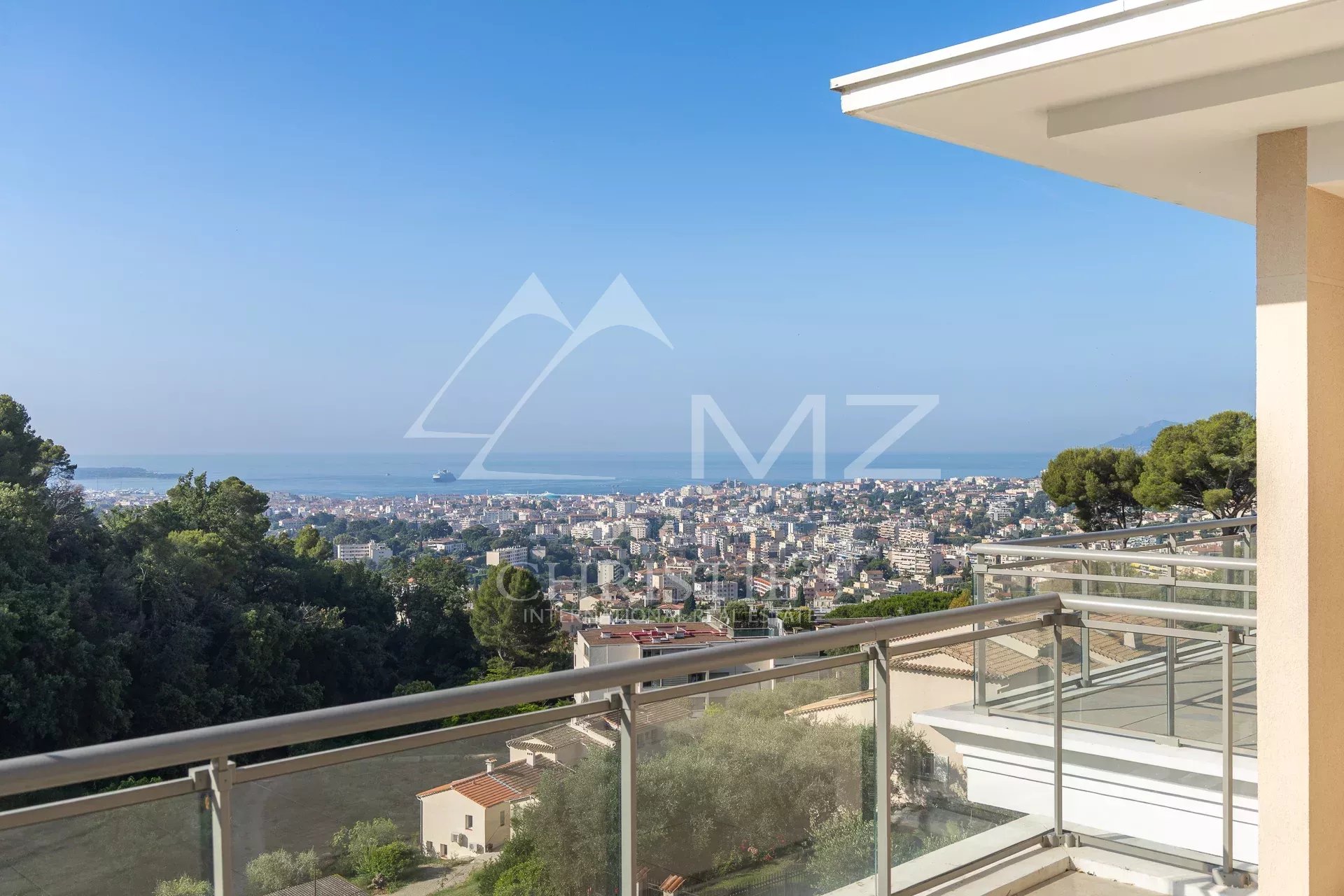 À vendre : Le Cannet collines, exceptionnel 4 pièces en dernier étage