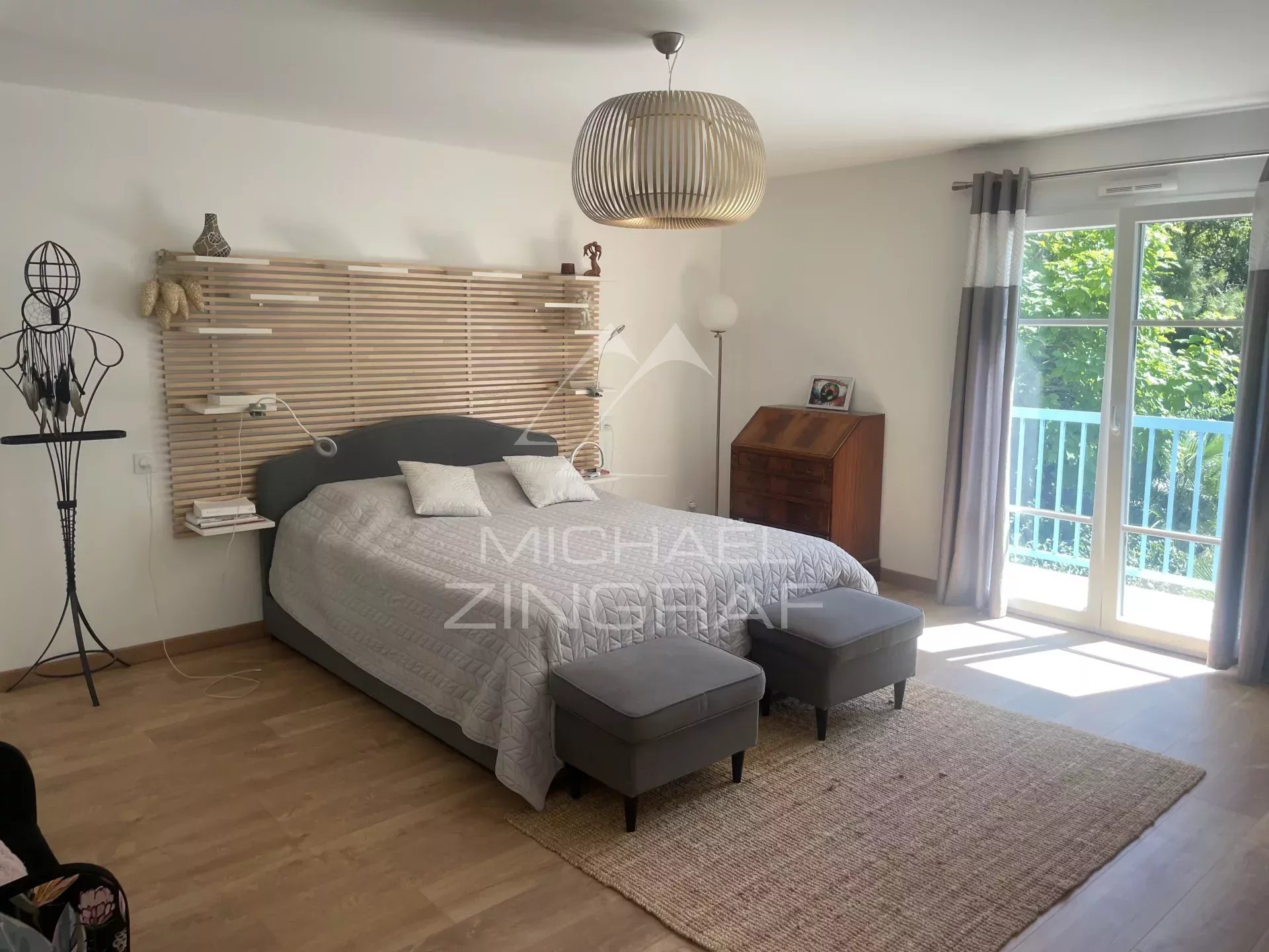 Belle et spacieuse maison neuve en ville d'hiver