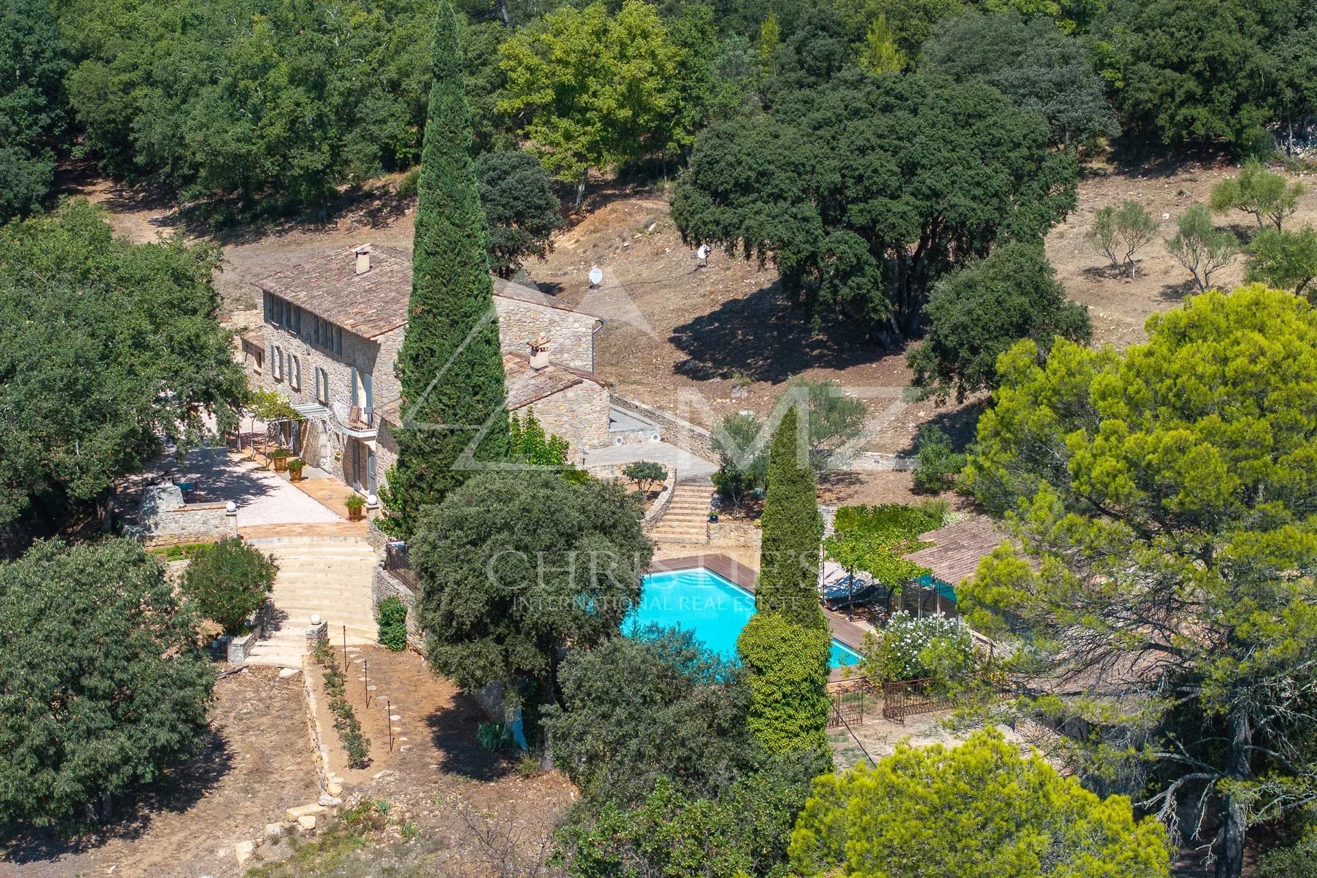 Elegant stone bastide in the heart of Provence, between Le Thoronet and Lorgues.