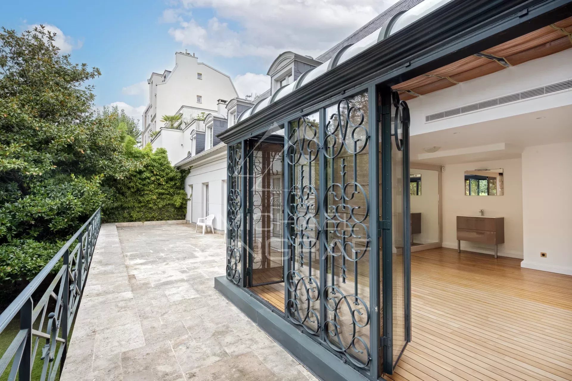 A vendre - Hotel Particulier - Jardin - Piscine