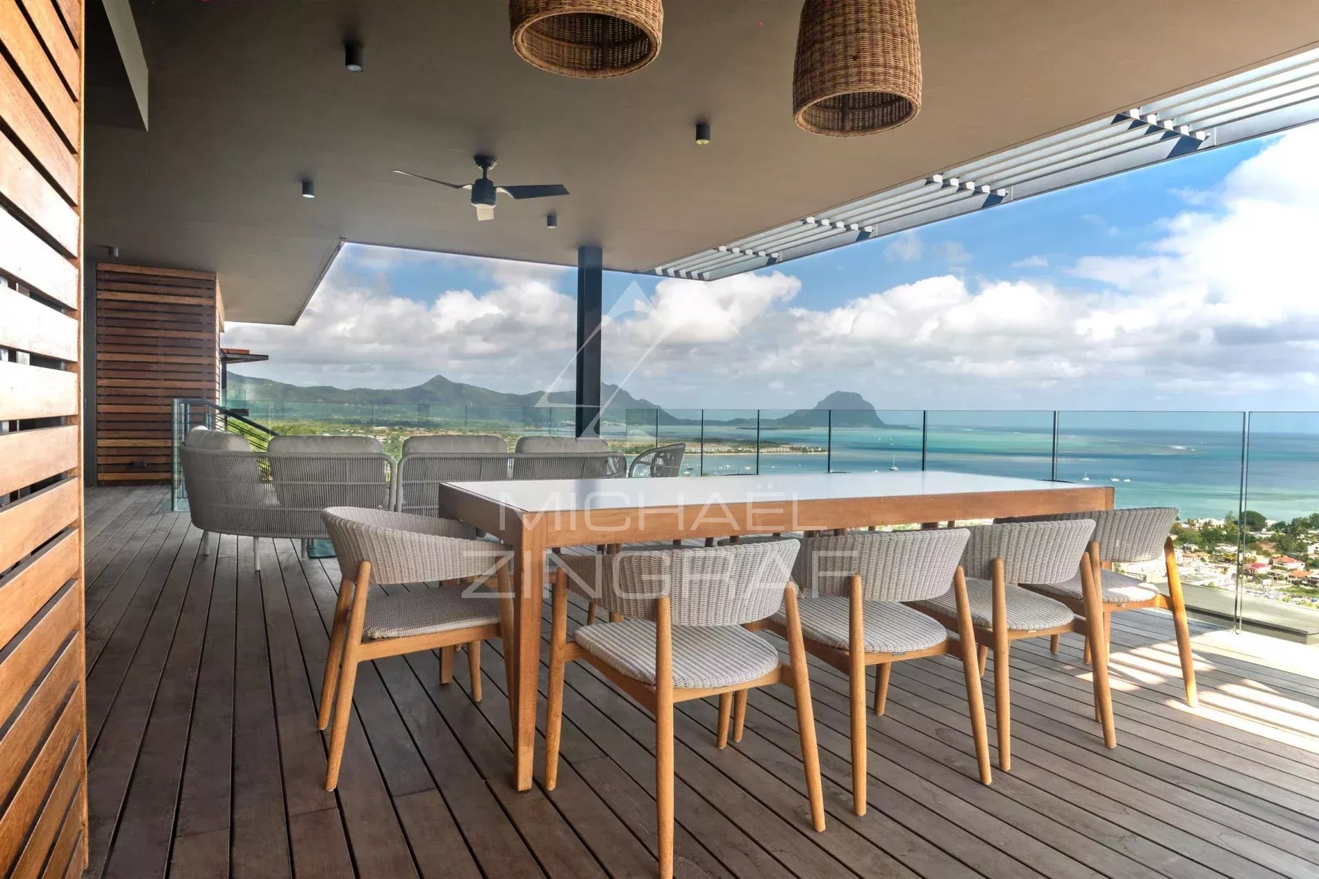 Puppen 5 -Bedroom Villa - Black Riviere