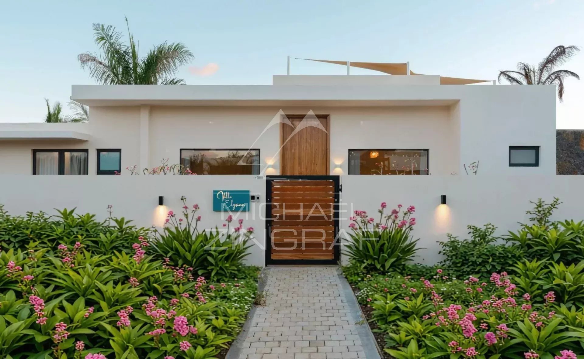 Moderne Villa mit Panoramablick auf den Golfplatz